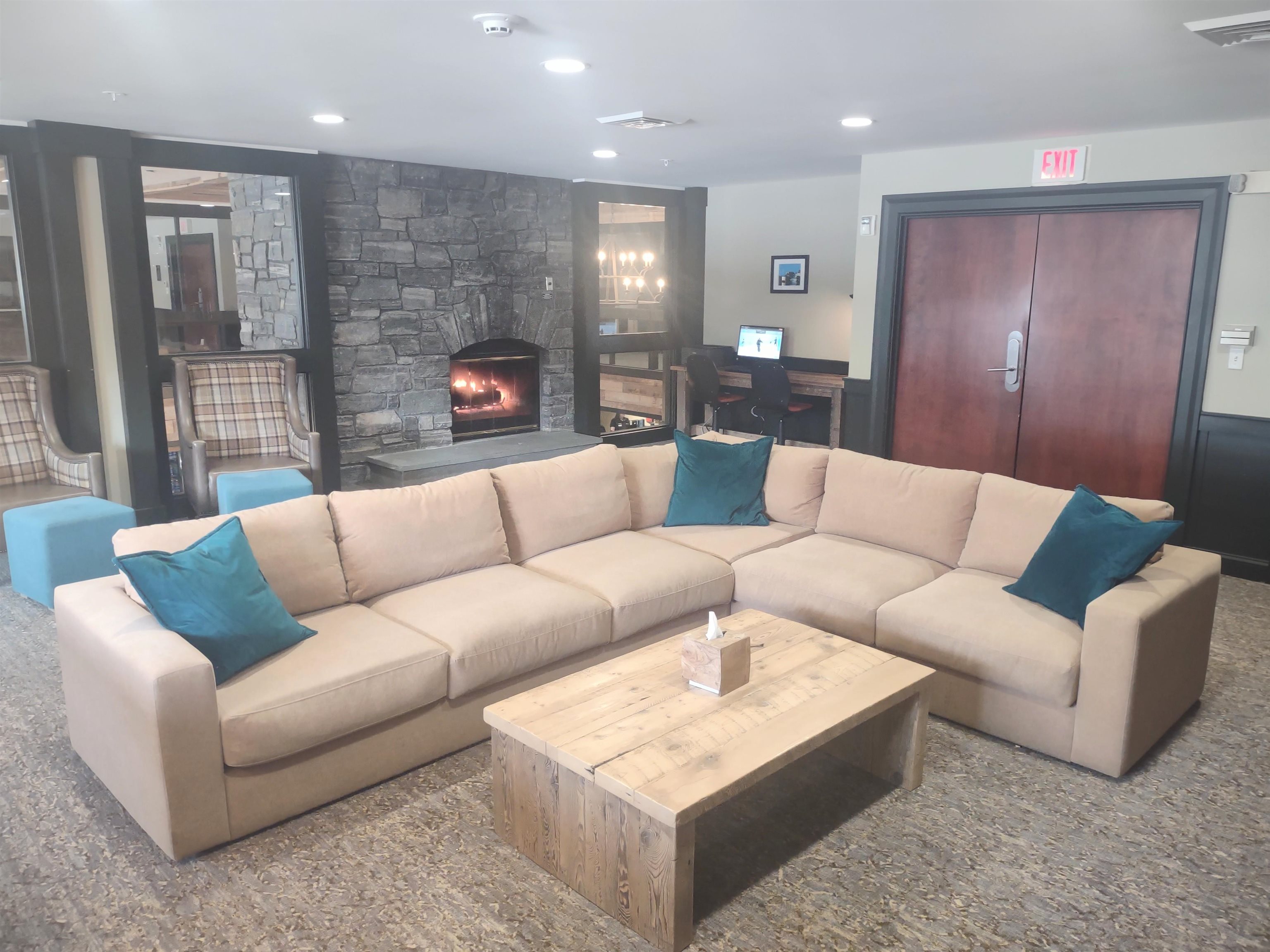 PRIVATE OWNERS LOUNGE