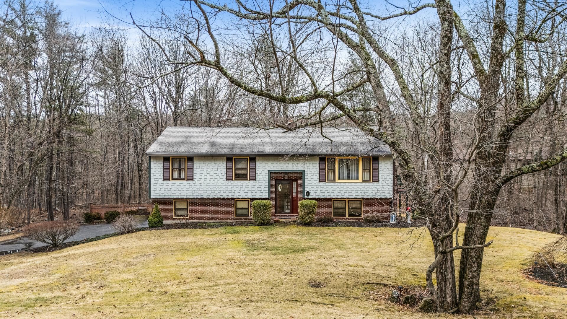 MLS 5033348: 4 Trent Road, Derry NH