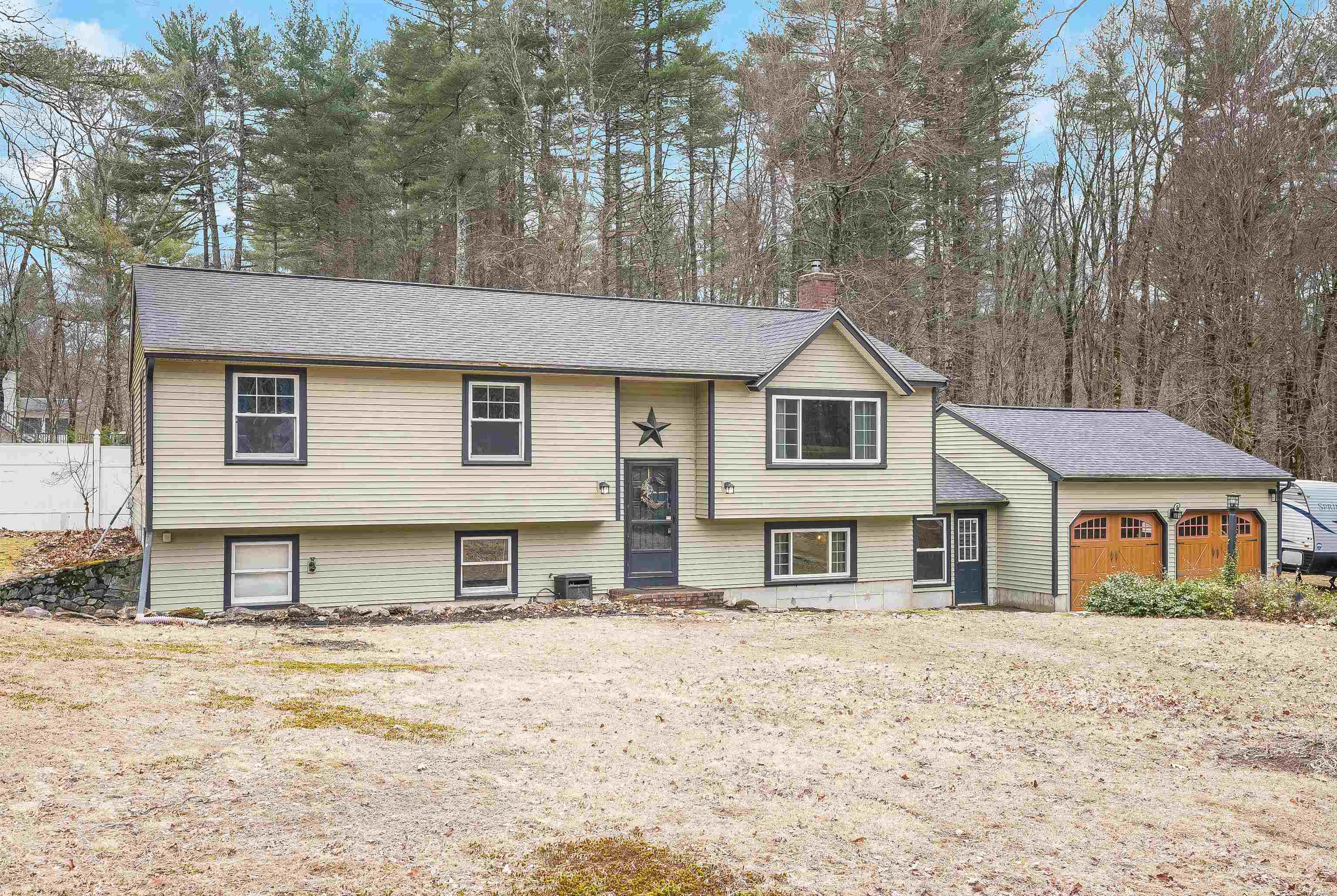 Photo of 6 Rotterdam Drive Litchfield NH 03052