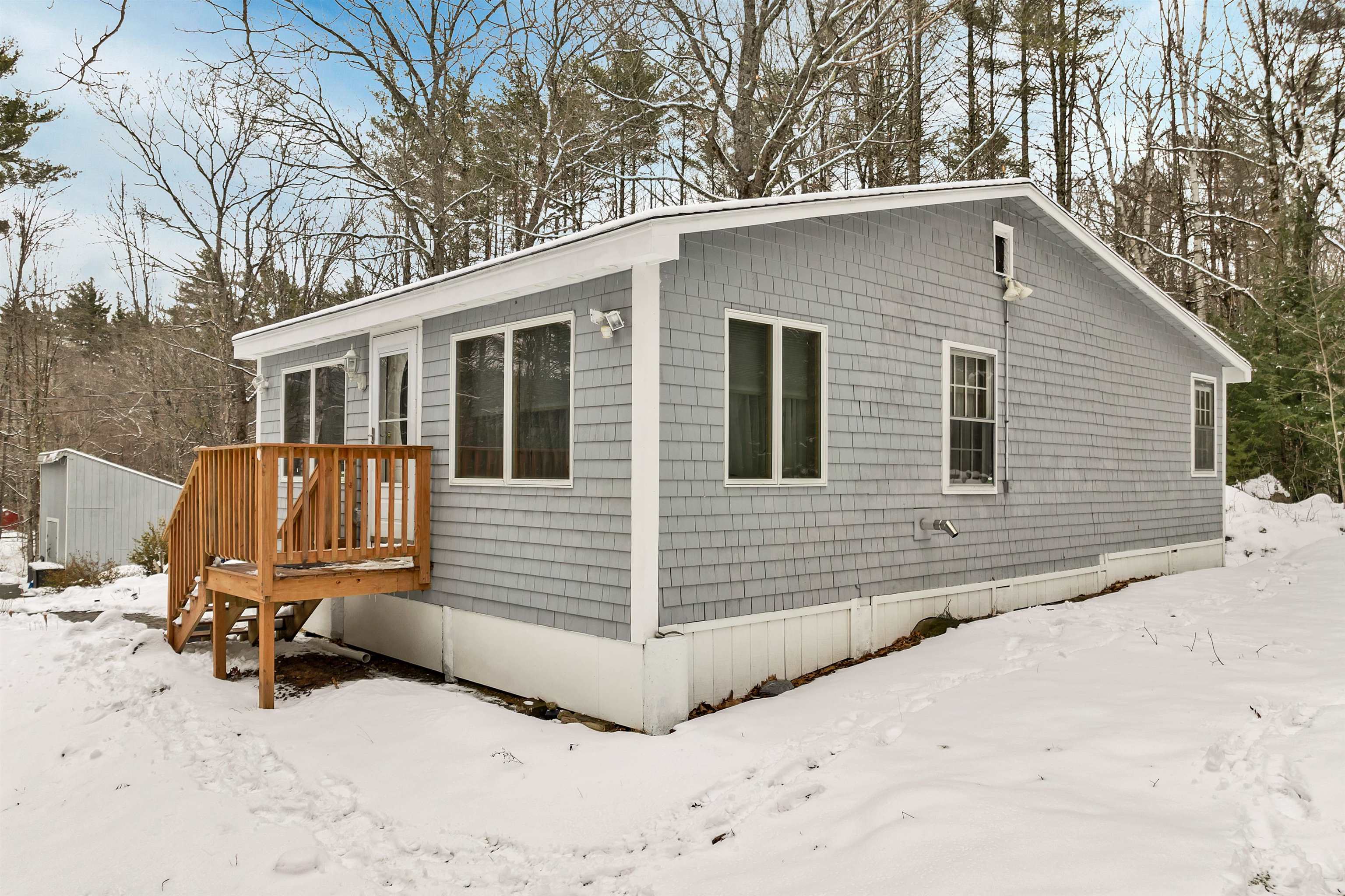 HEBRON NH Home for sale $$450,000 | $509 per sq.ft.