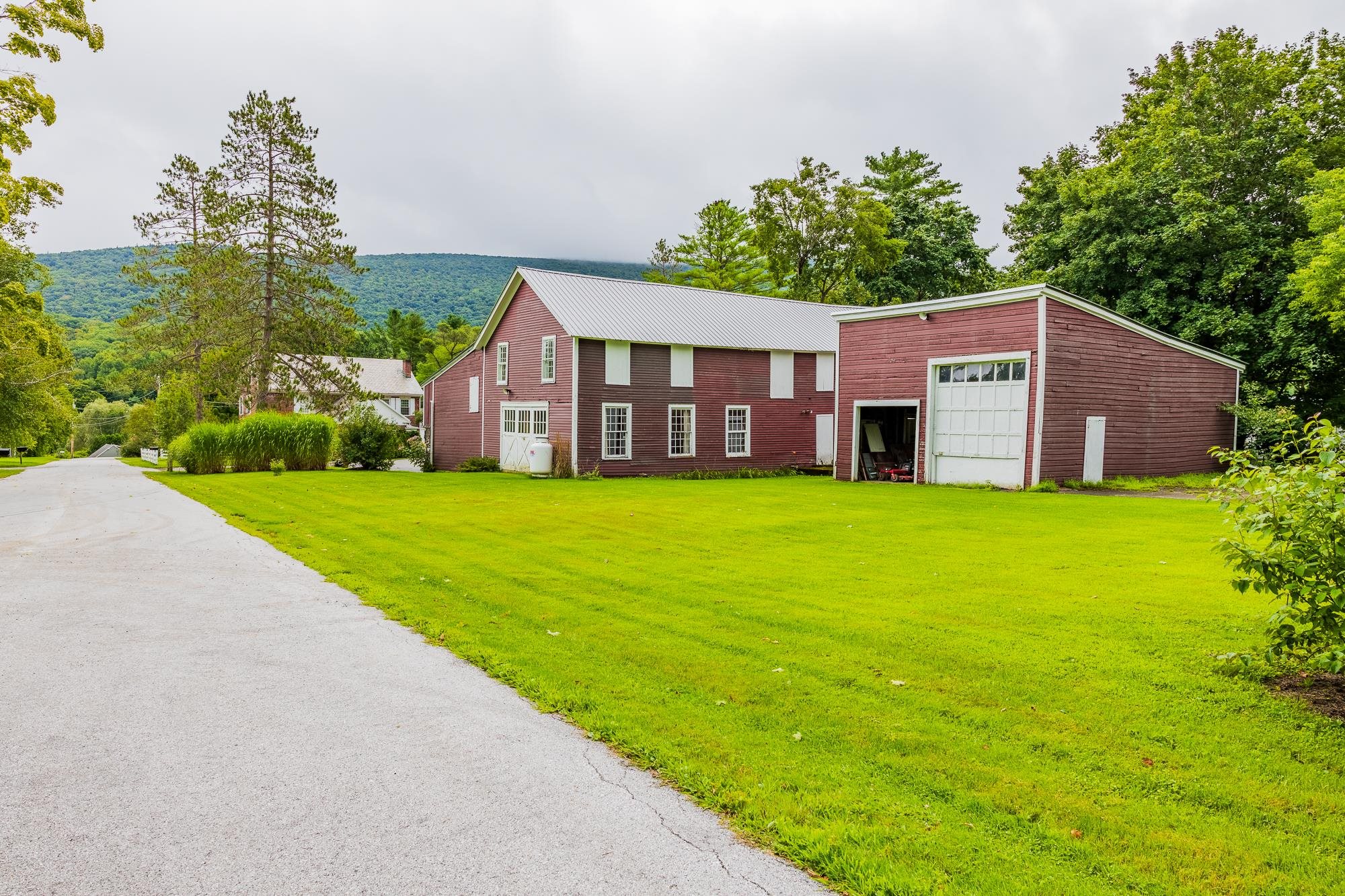 2nd Barn behind main barn