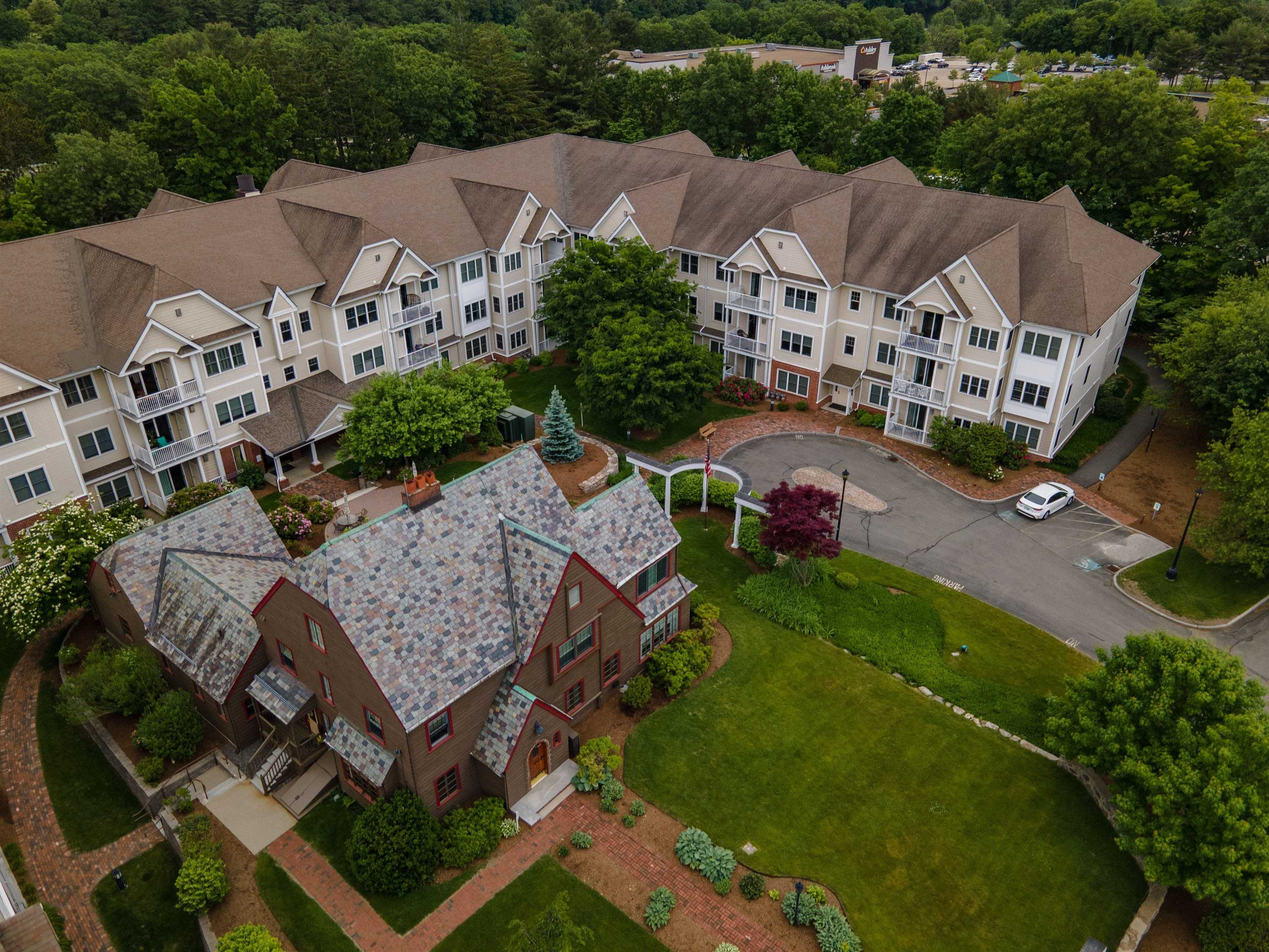 MLS 5034256: 160 Daniel Webster Highway-Unit 319, Nashua NH