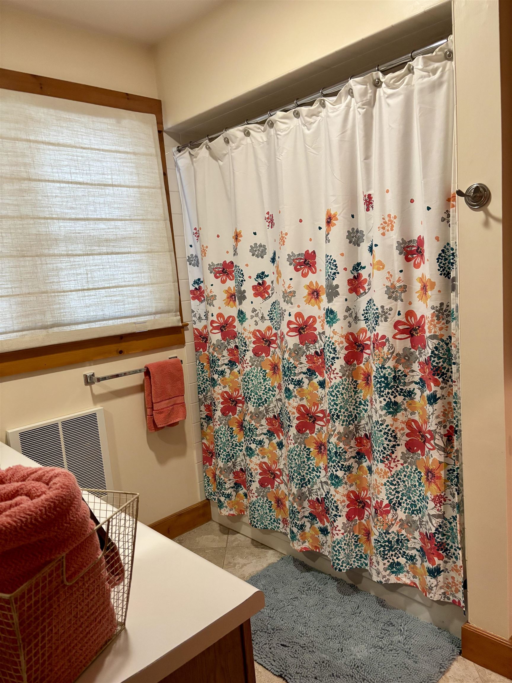 Double door bath. 22924138