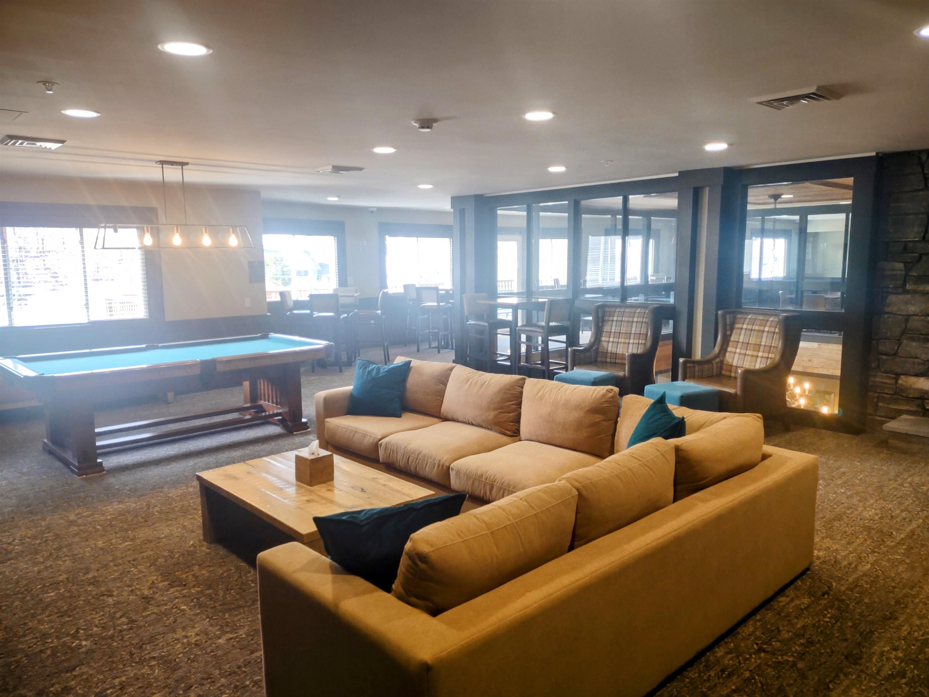 PRIVATE OWNERS LOUNGE