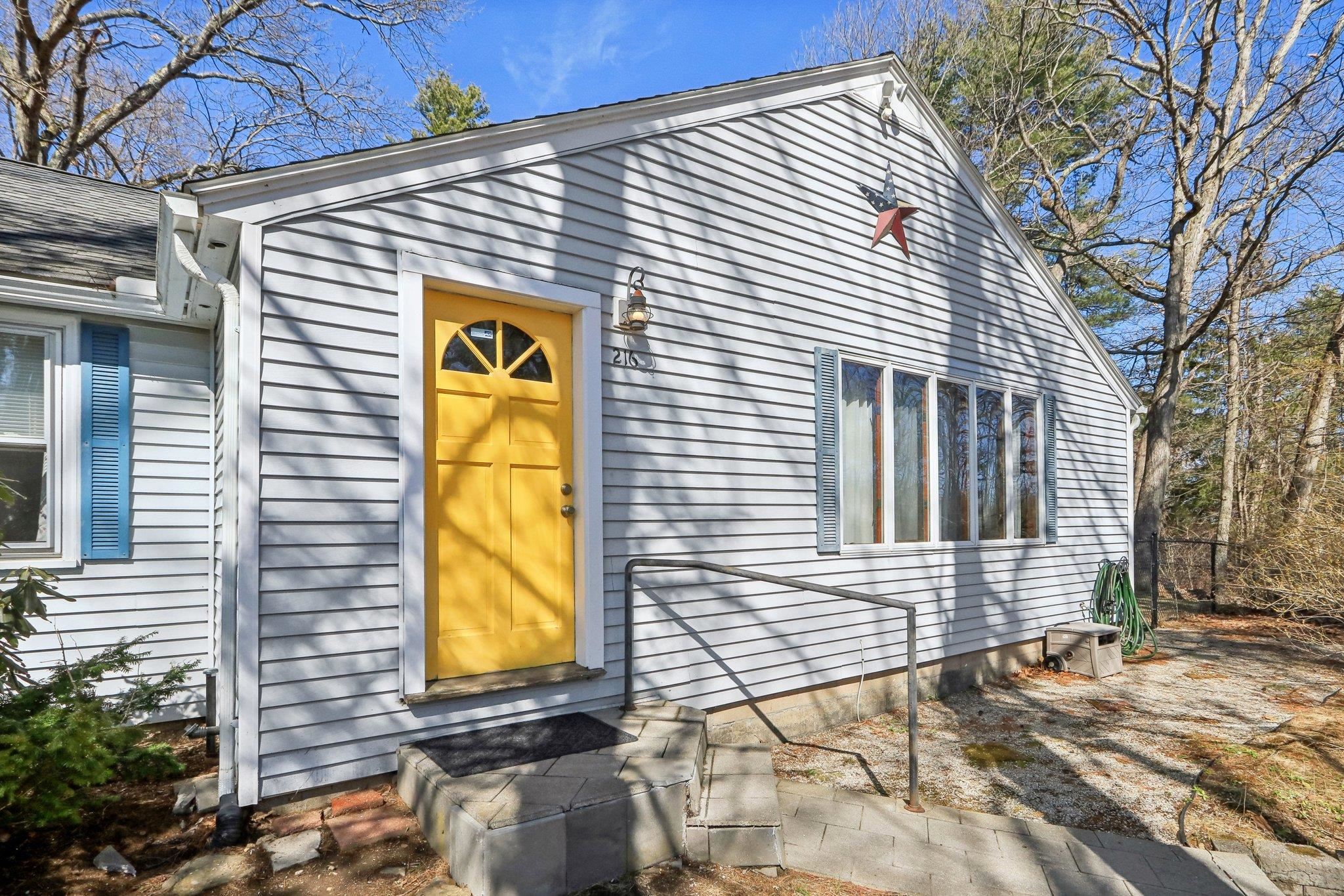 MLS 5034828: 216 Hampstead Road, Derry NH