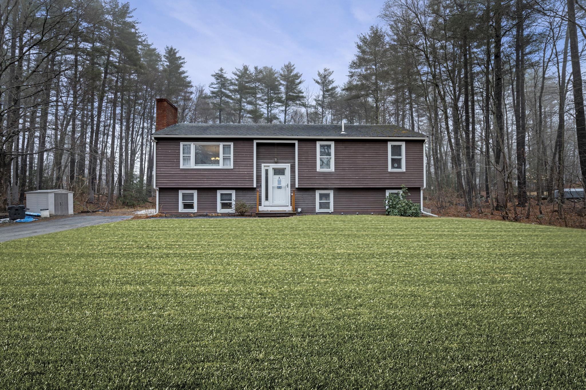 Photo of 5 Walnut Hill Drive Raymond NH 03077