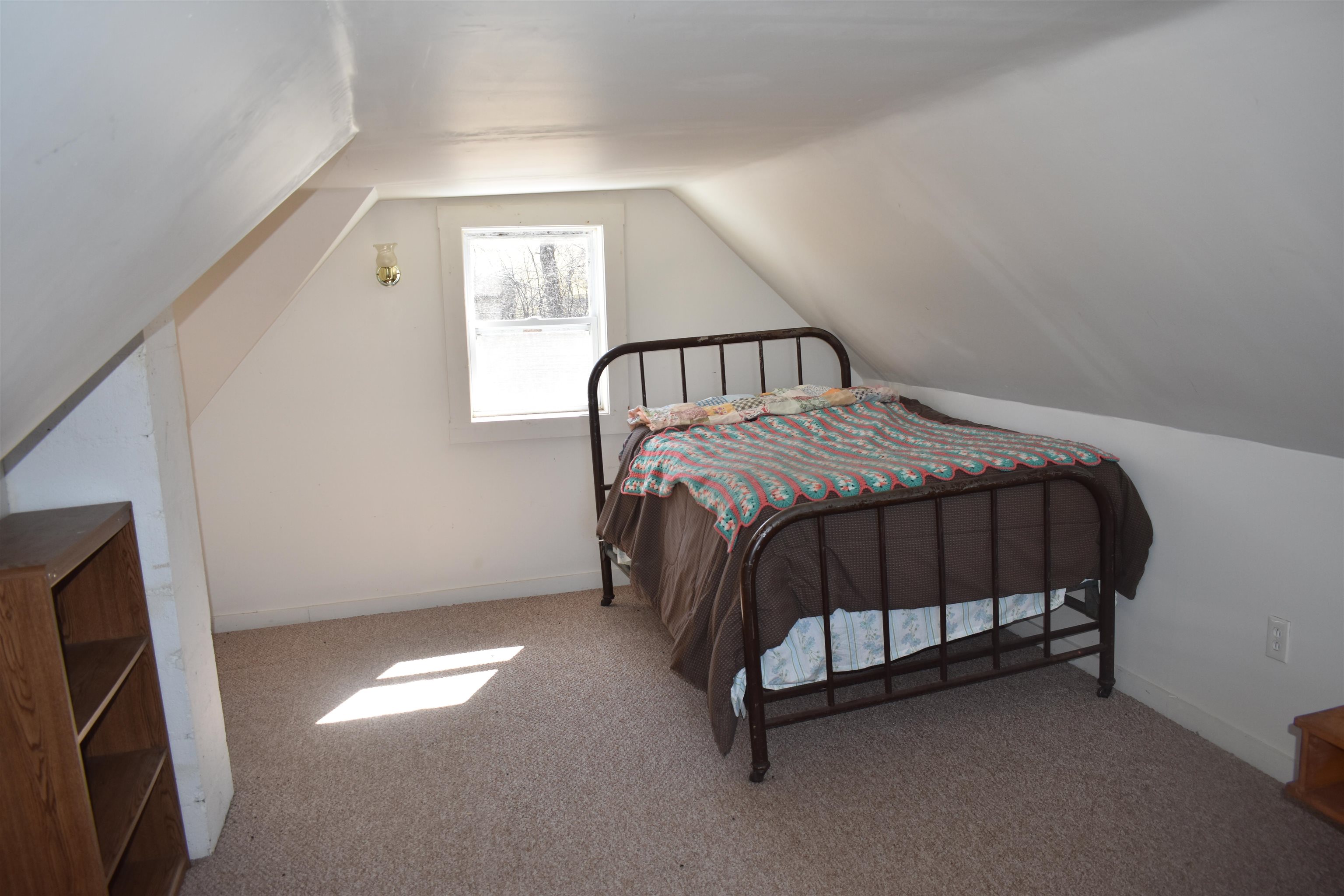 Upstairs bedroom 22956034