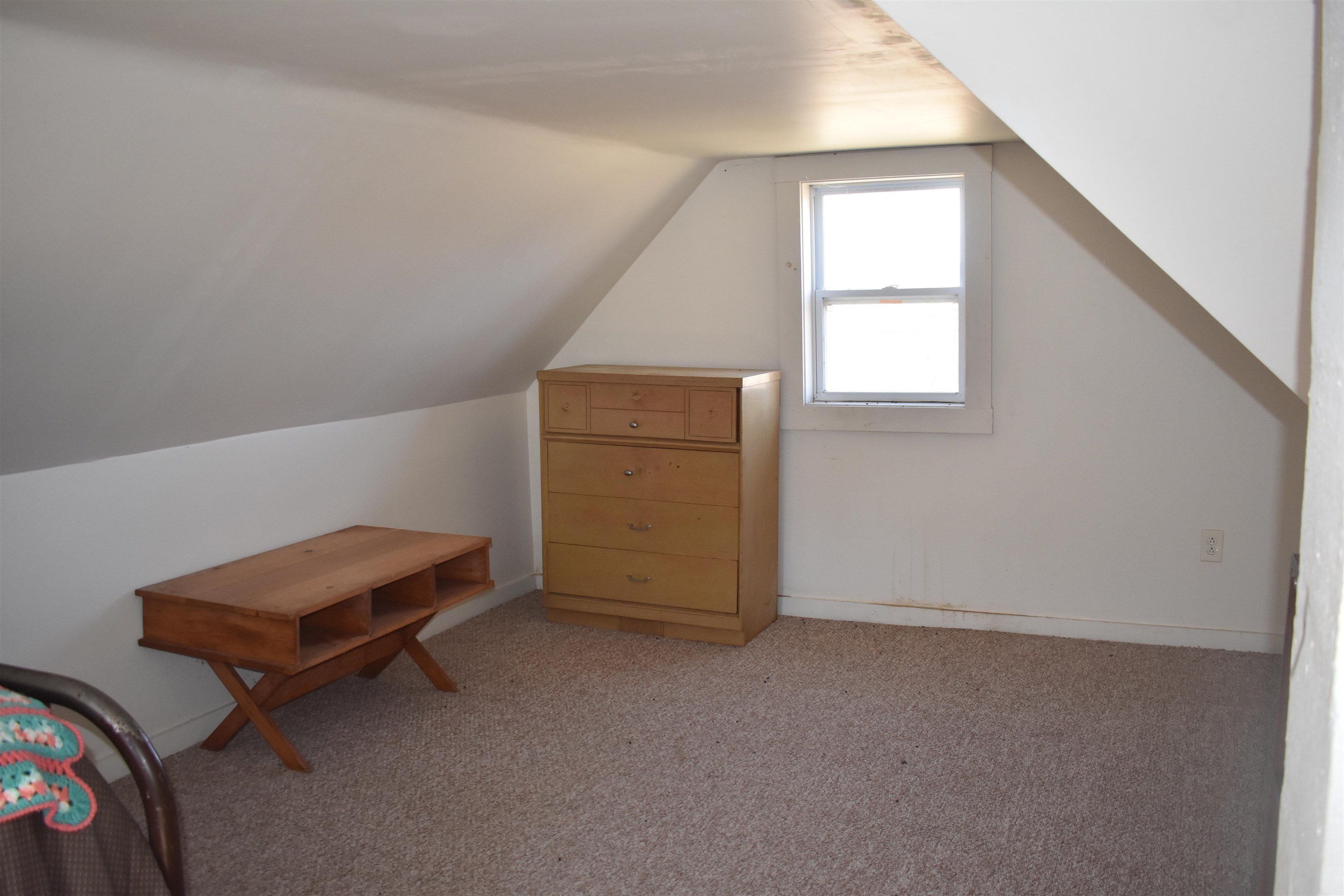 Upstairs bedroom 22956033