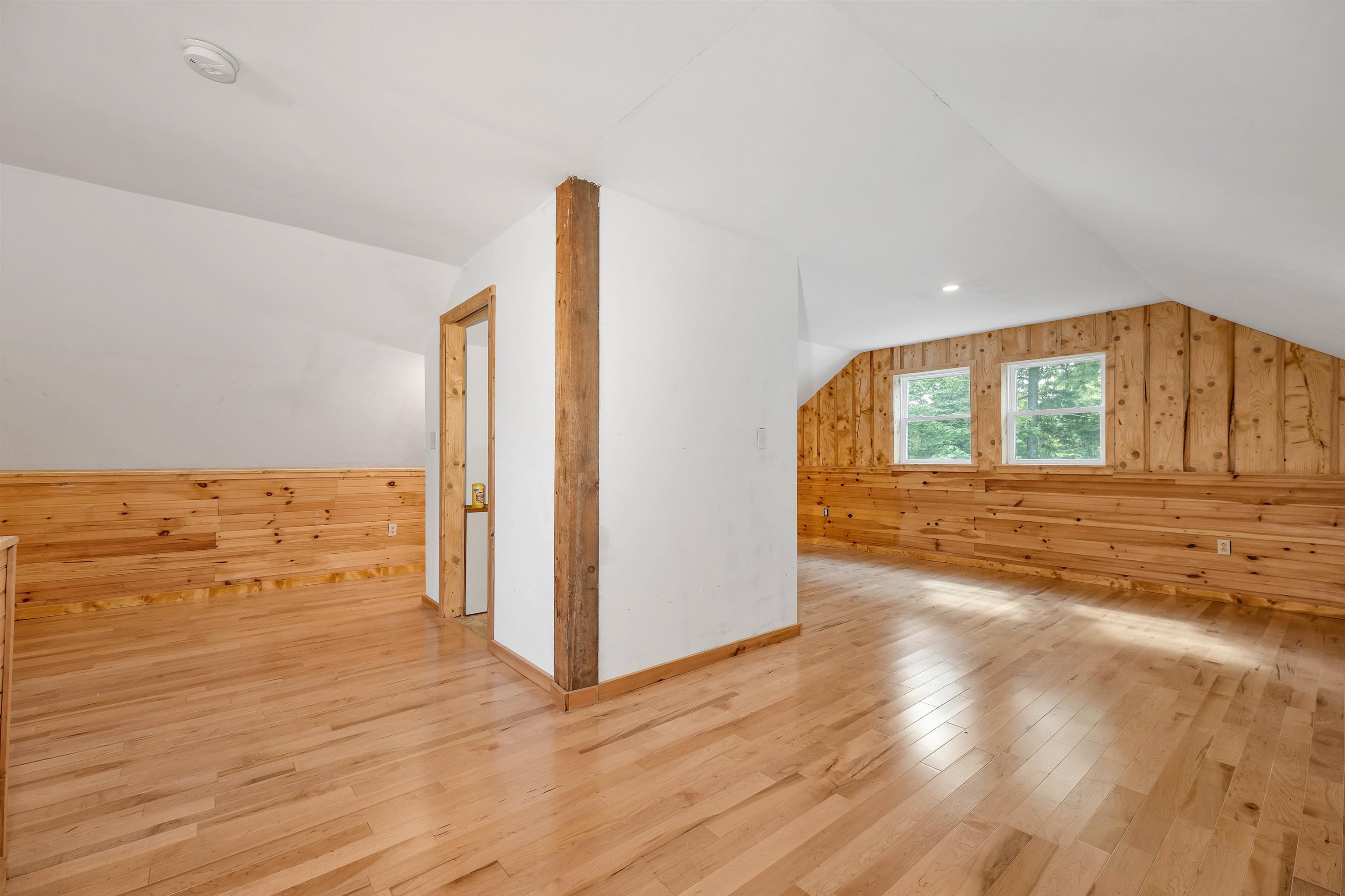 Upper Level Bonus Room