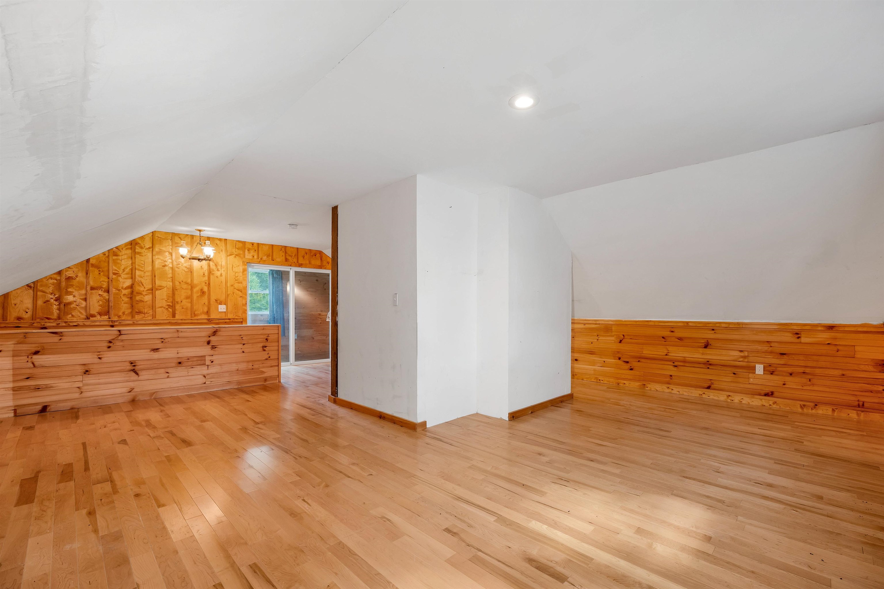 Upper Level Bonus Room