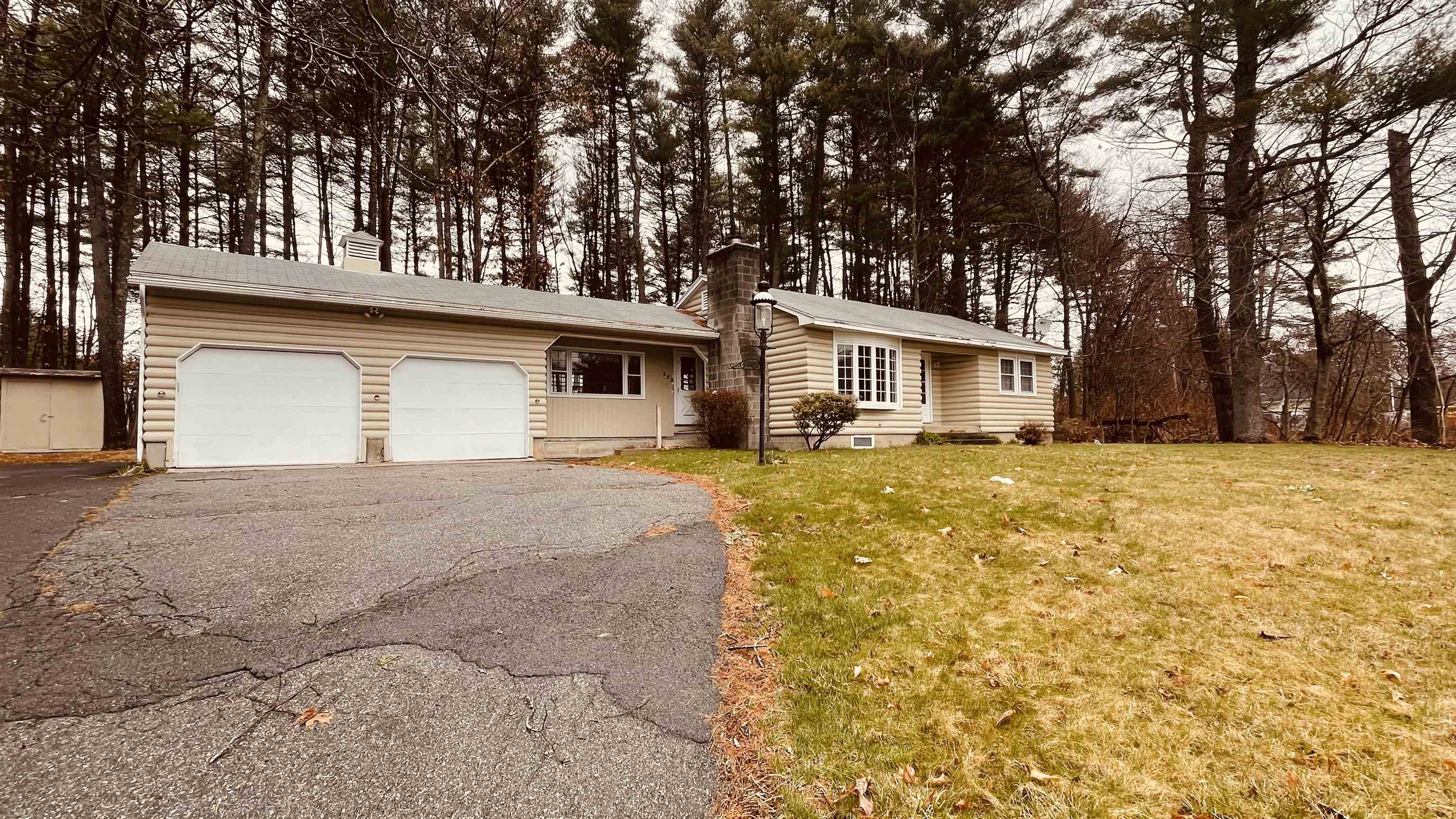 MLS 5035928: 282 Derry Road, Litchfield NH