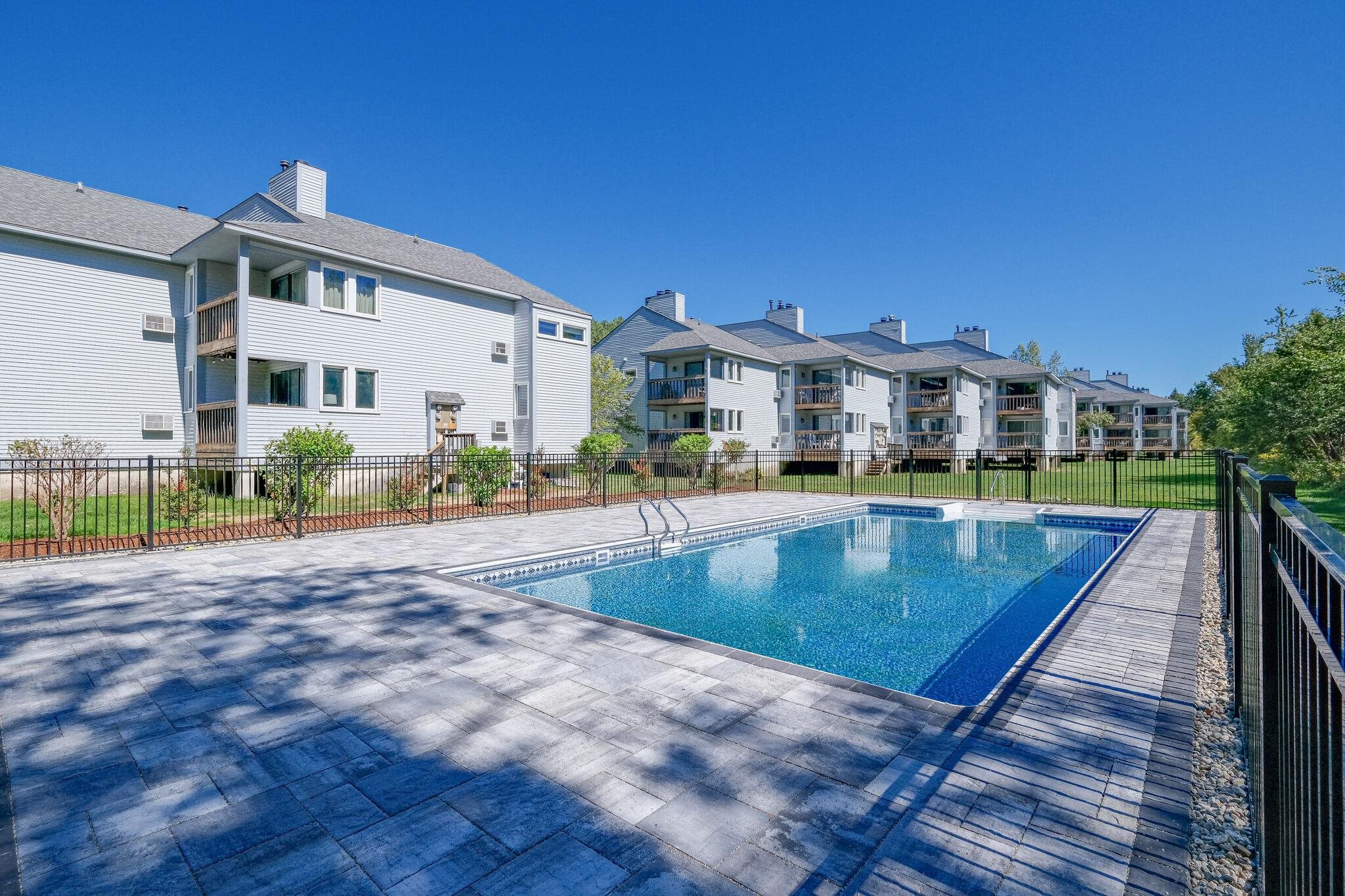 Brookhaven Pool 22928740