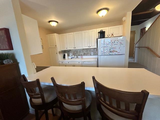 Kitchen bar eating area 23036305