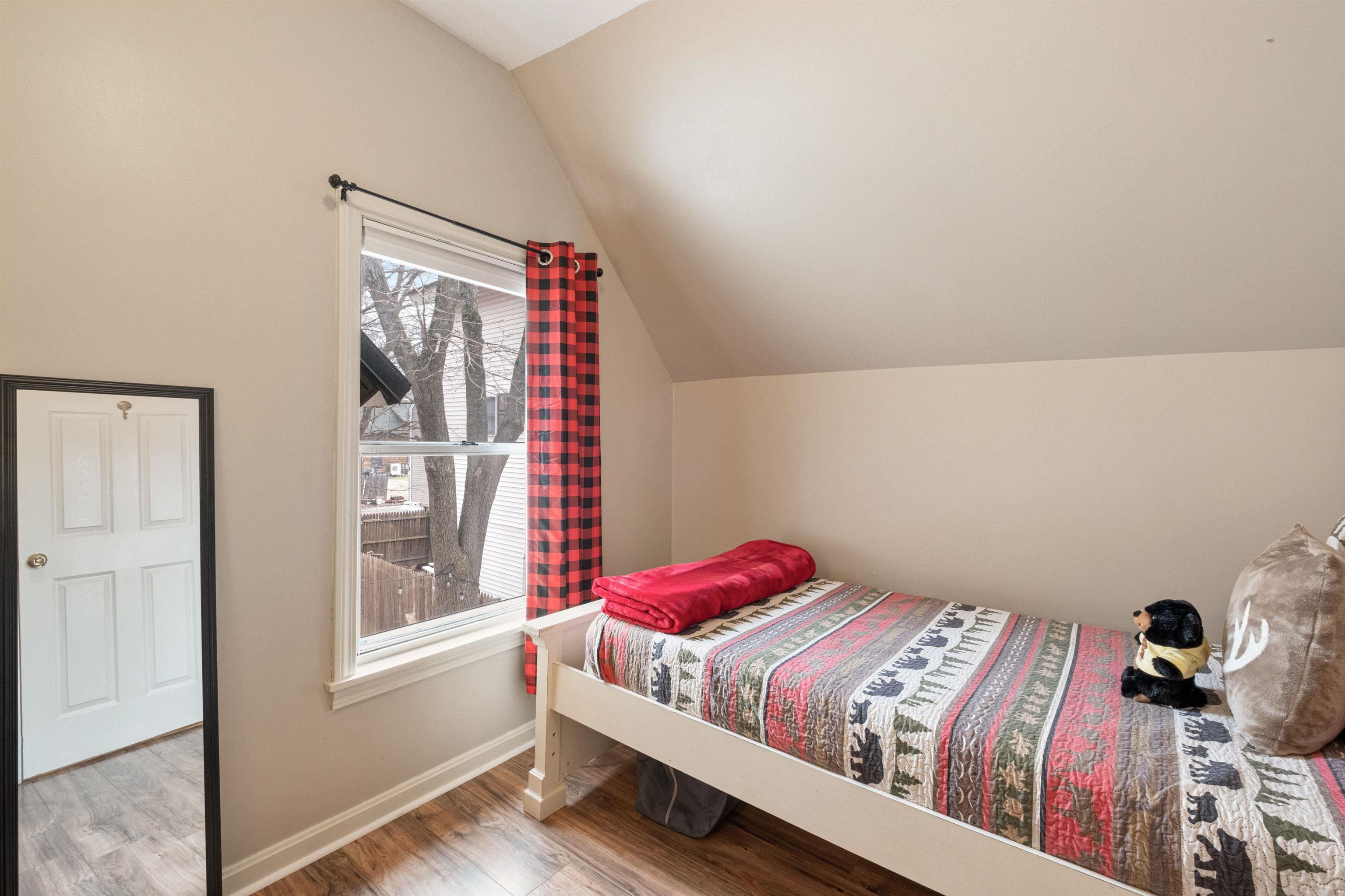 2nd floor Small bedroom