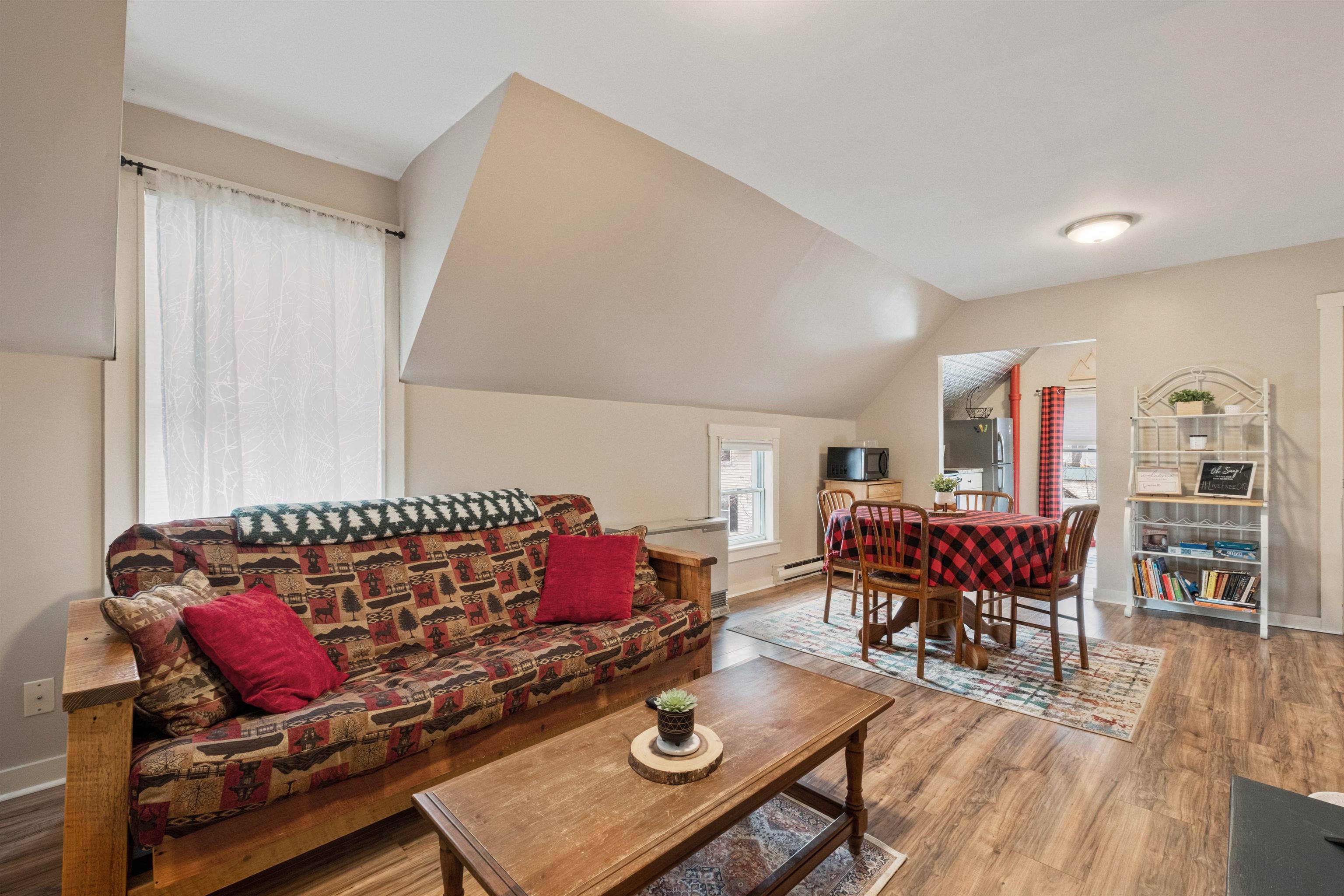 2nd floor Living area