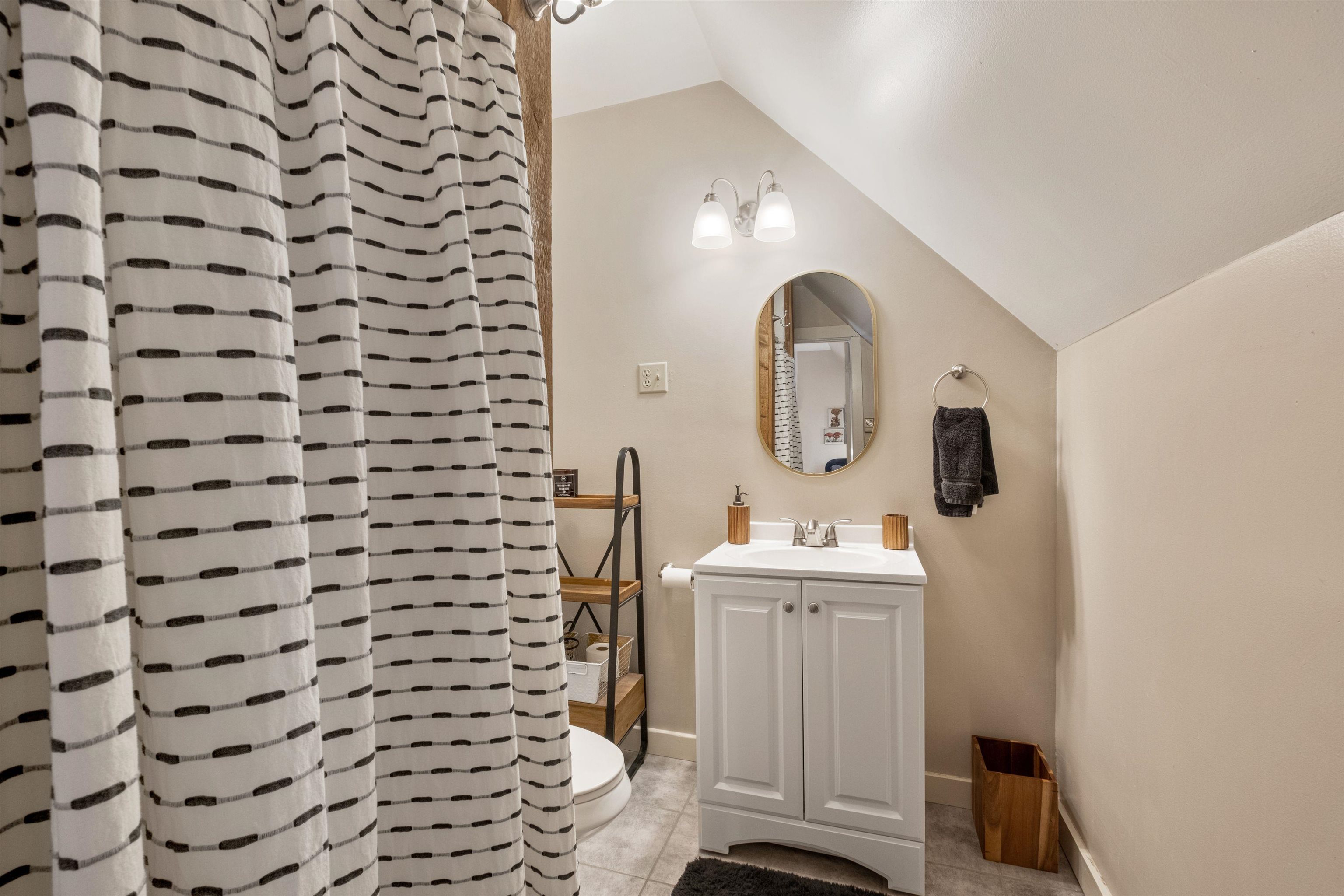 2nd floor bathroom