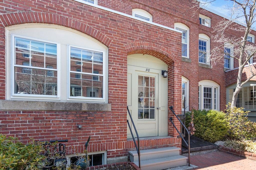 MANCHESTER NH Condos for sale