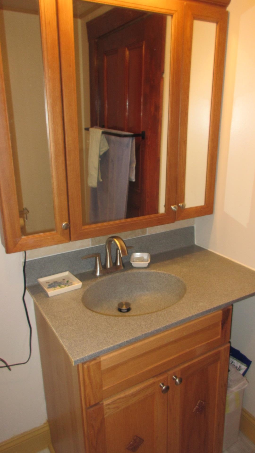 Upstairs Bathroom 23099469