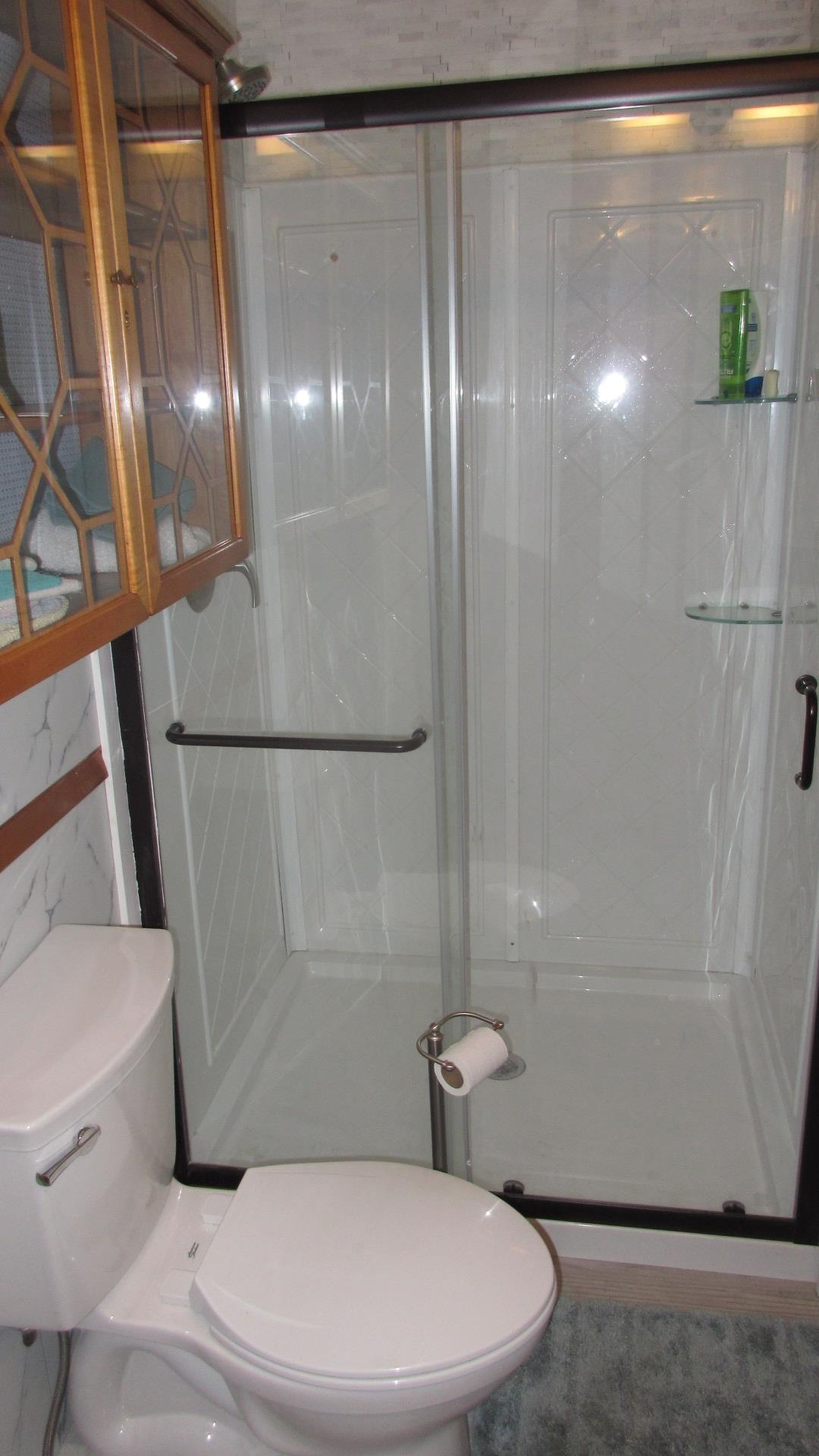 Upstairs Bathroom 23099428