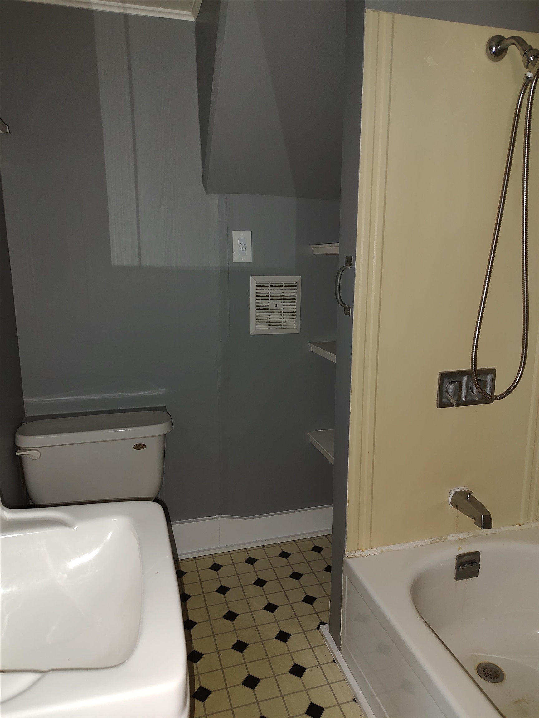 Apt 2 Bath