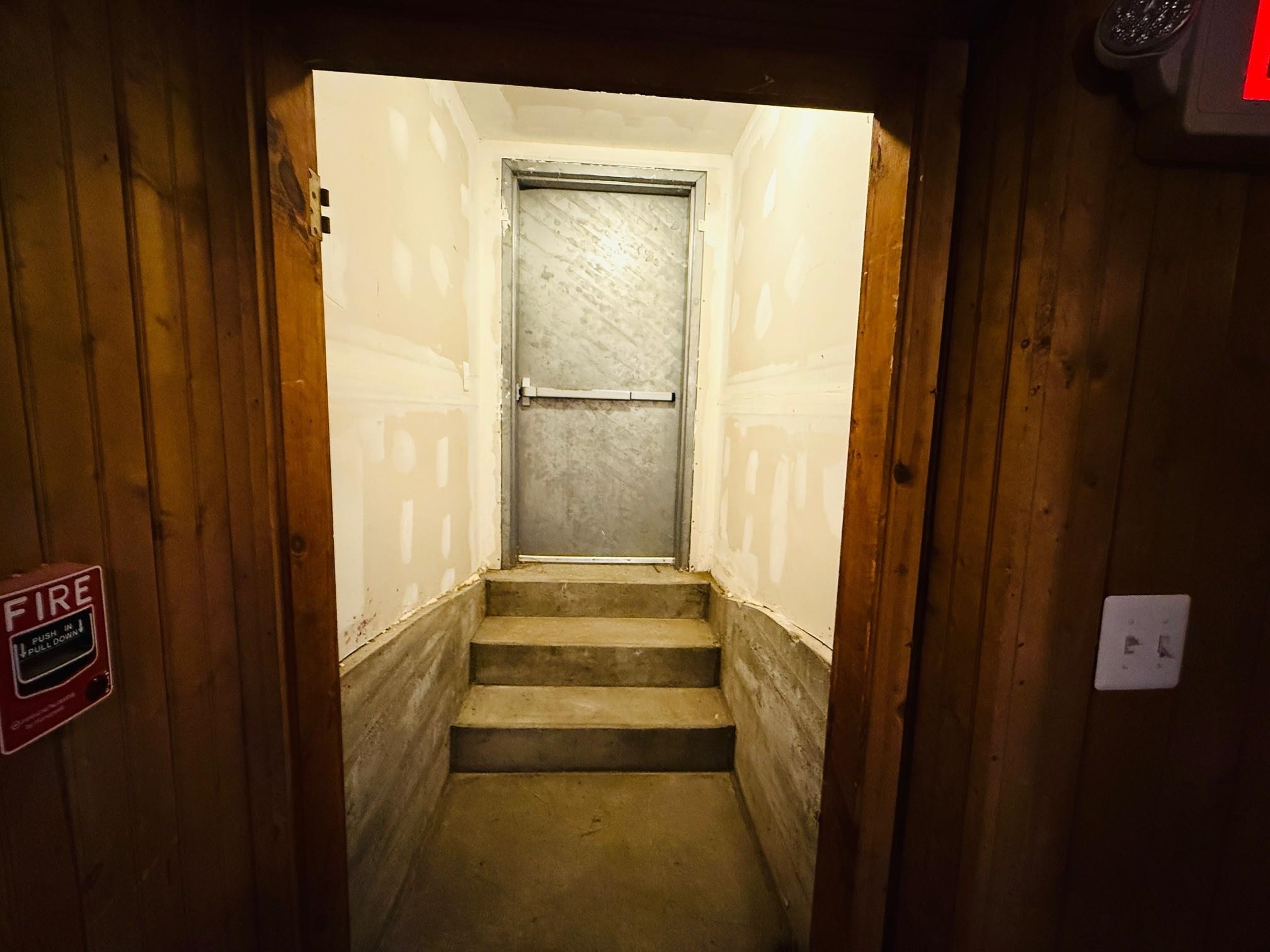 walk out basement door to back yard.