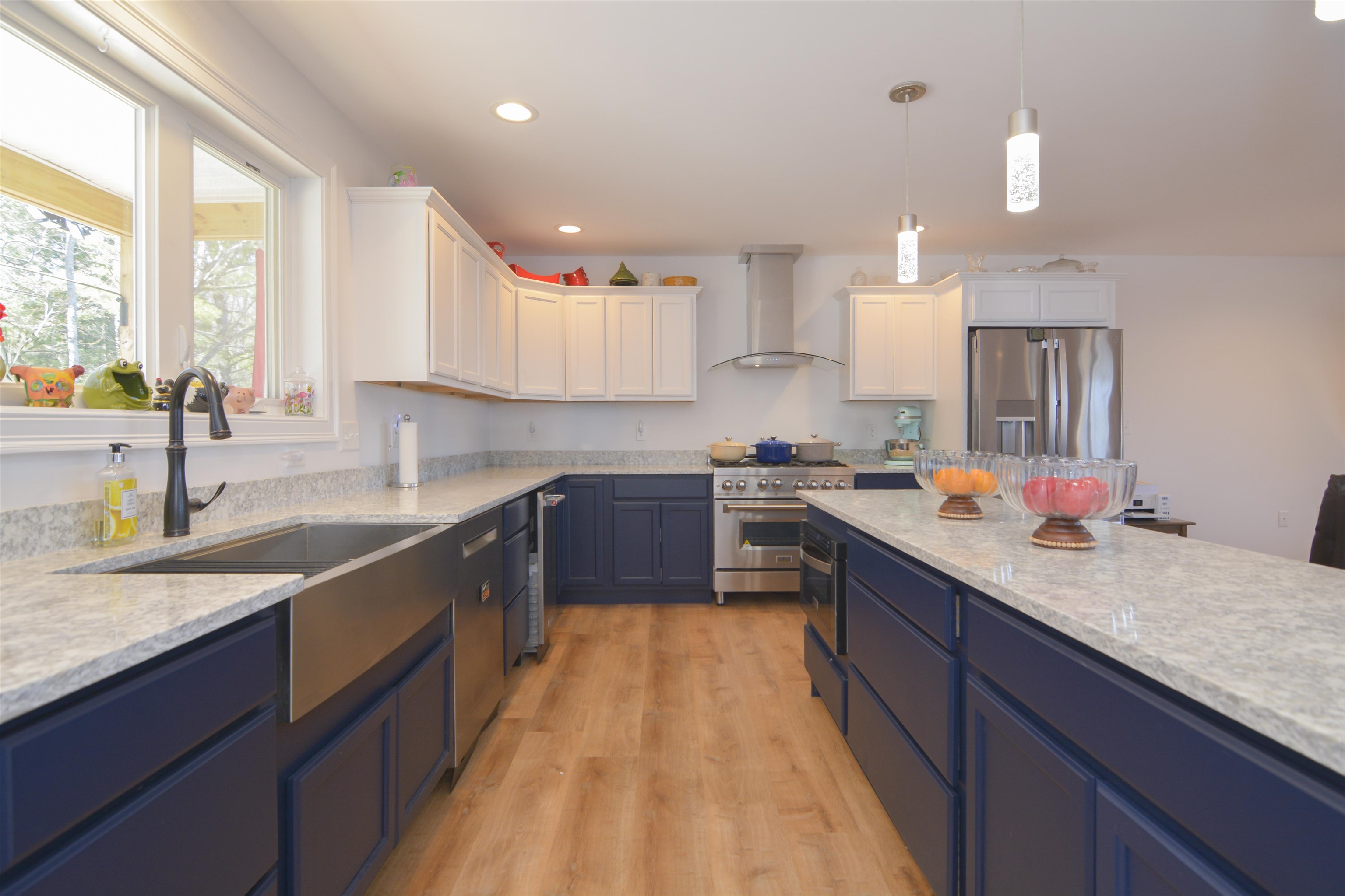 Sparkling Granite Countertops 23119129