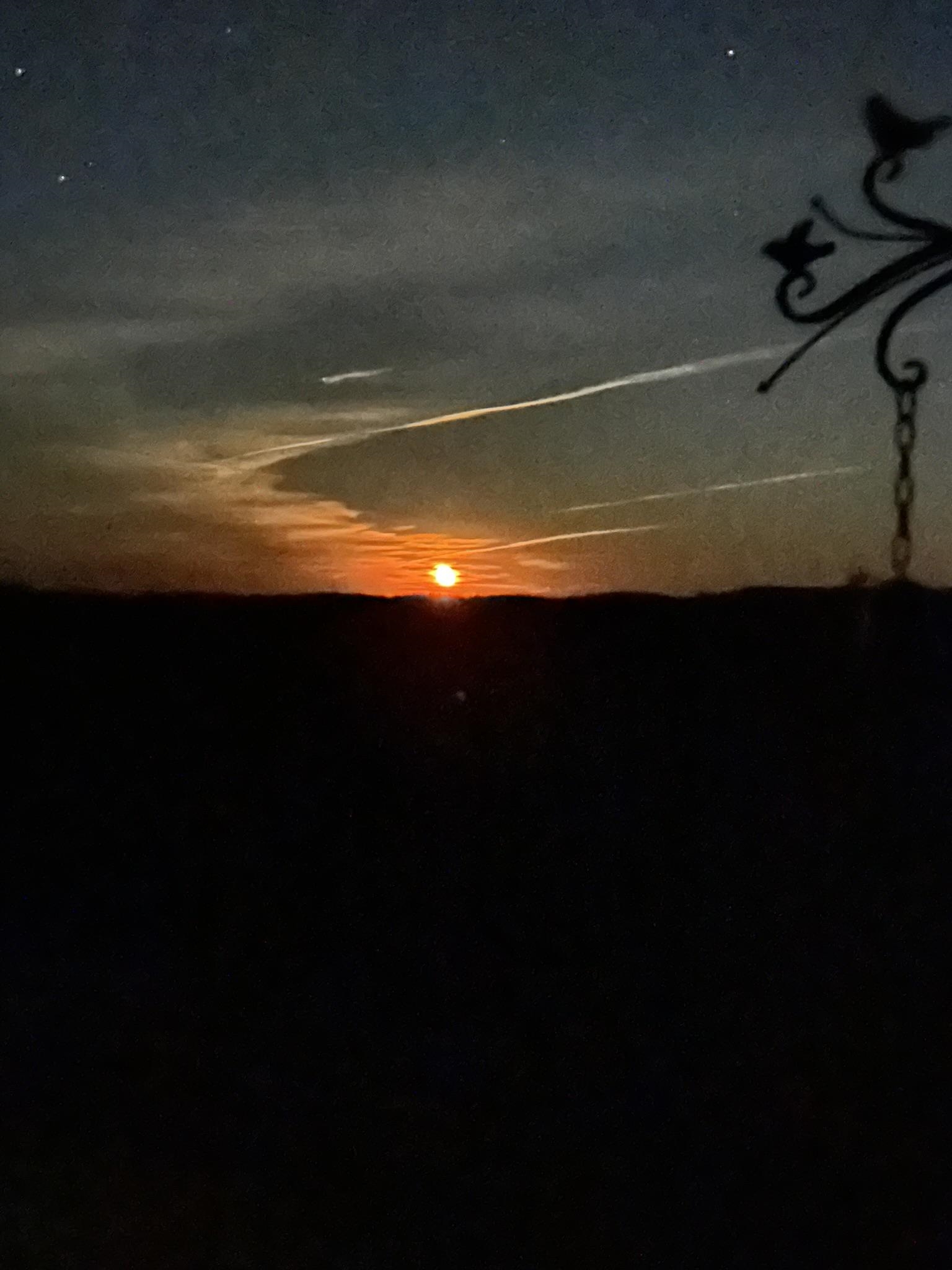 Beautiful Moon Rising 23108898