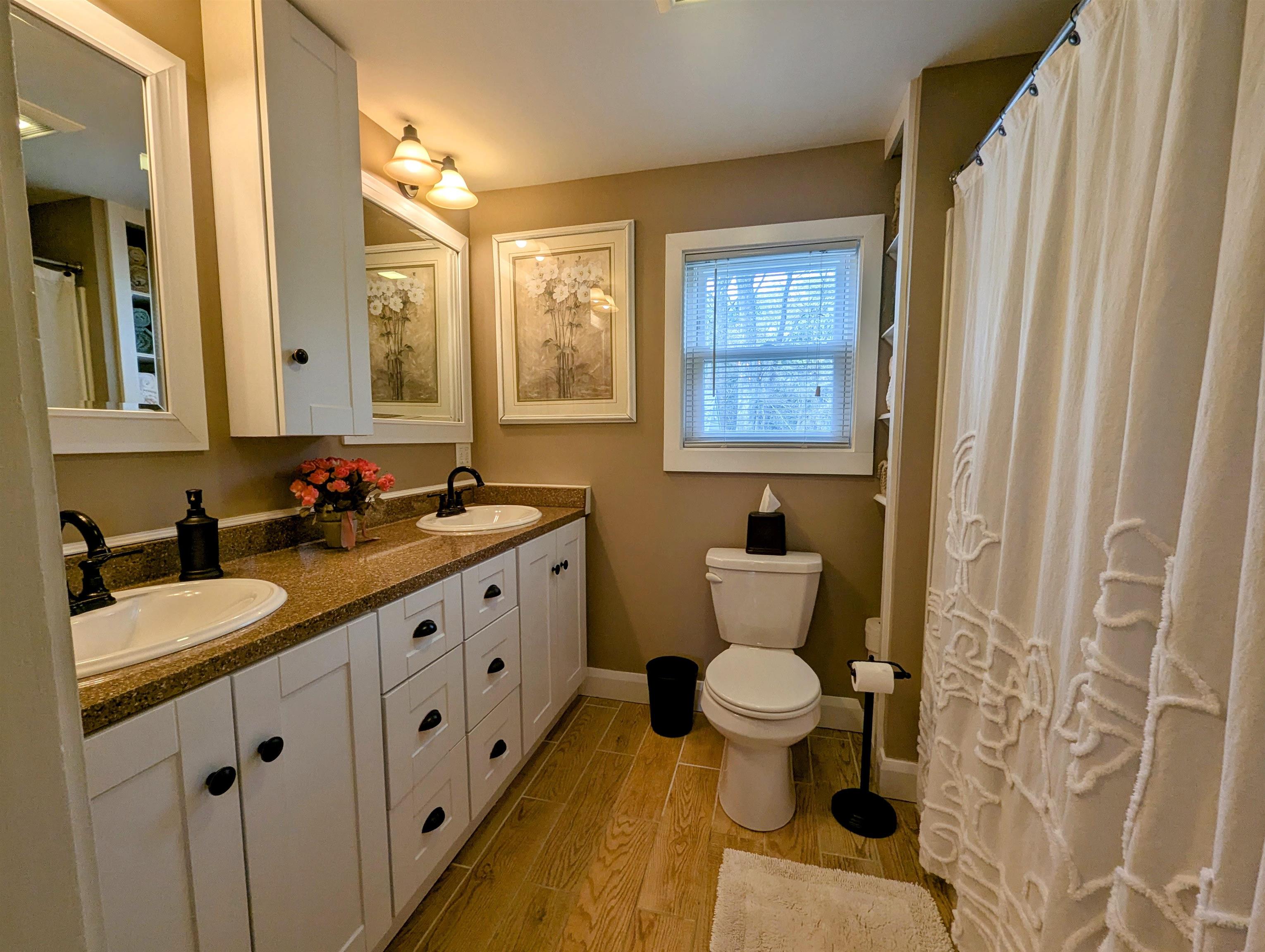 Full Bathroom 23123391