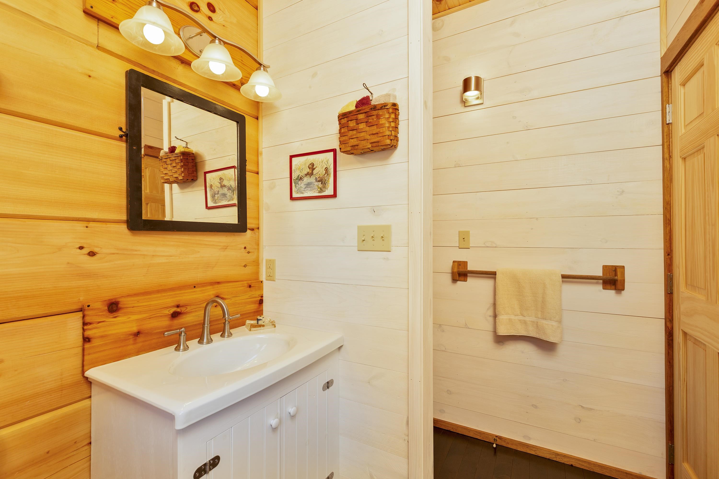 Vanity & Washer/Dryer area 23127566