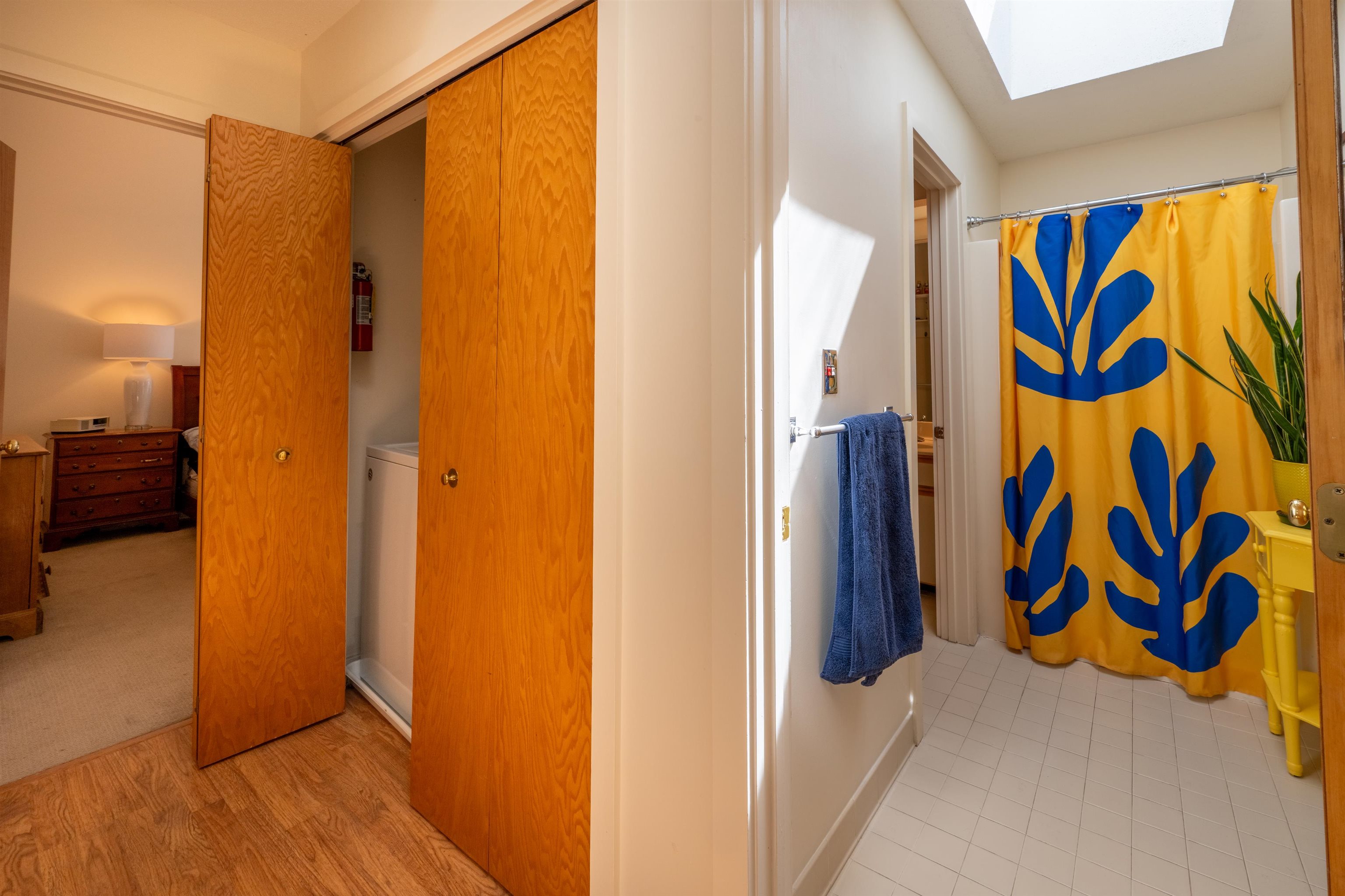 Second Bedroom Bath 23097087