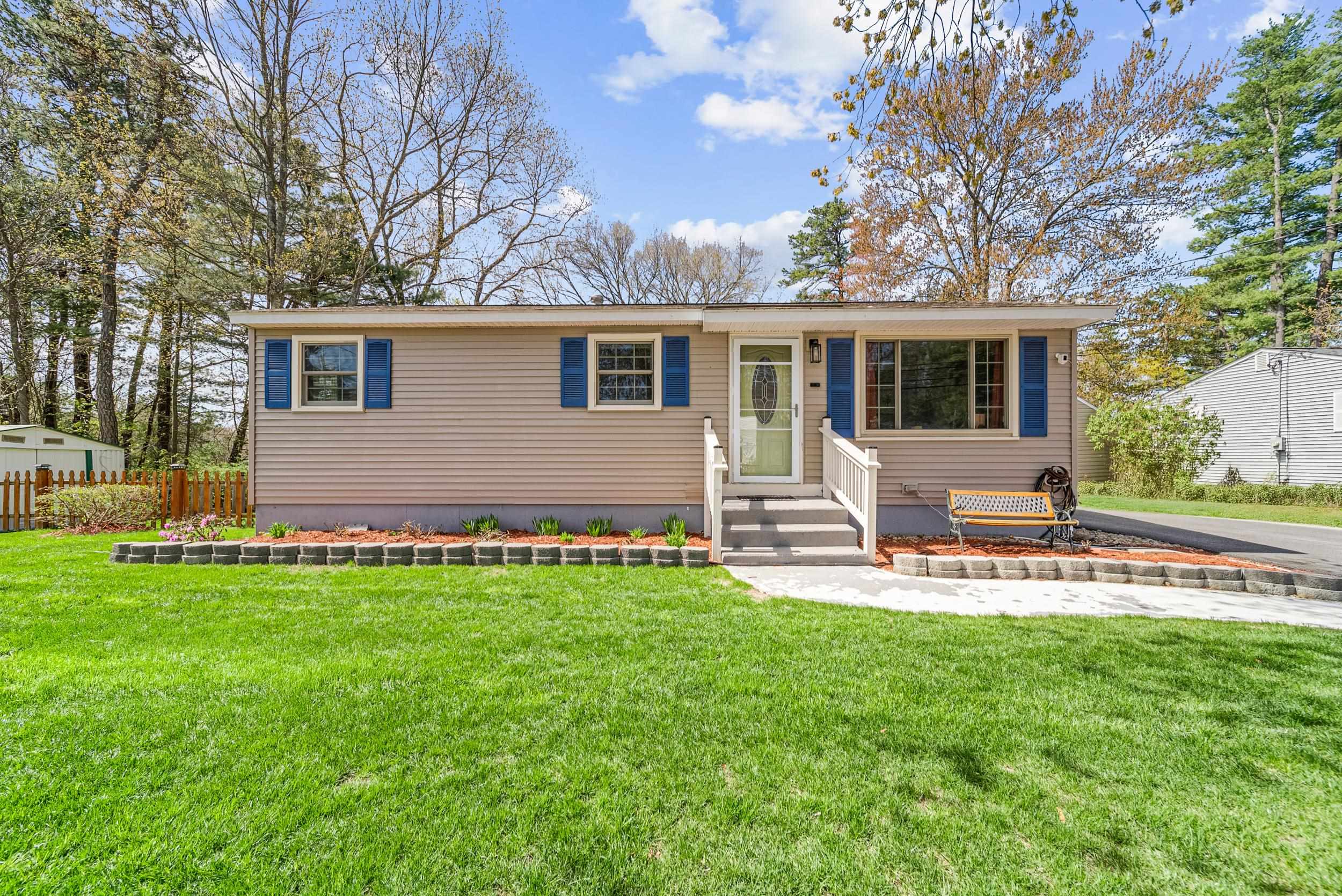 MANCHESTER NH Home for sale $$425,000 | $311 per sq.ft.