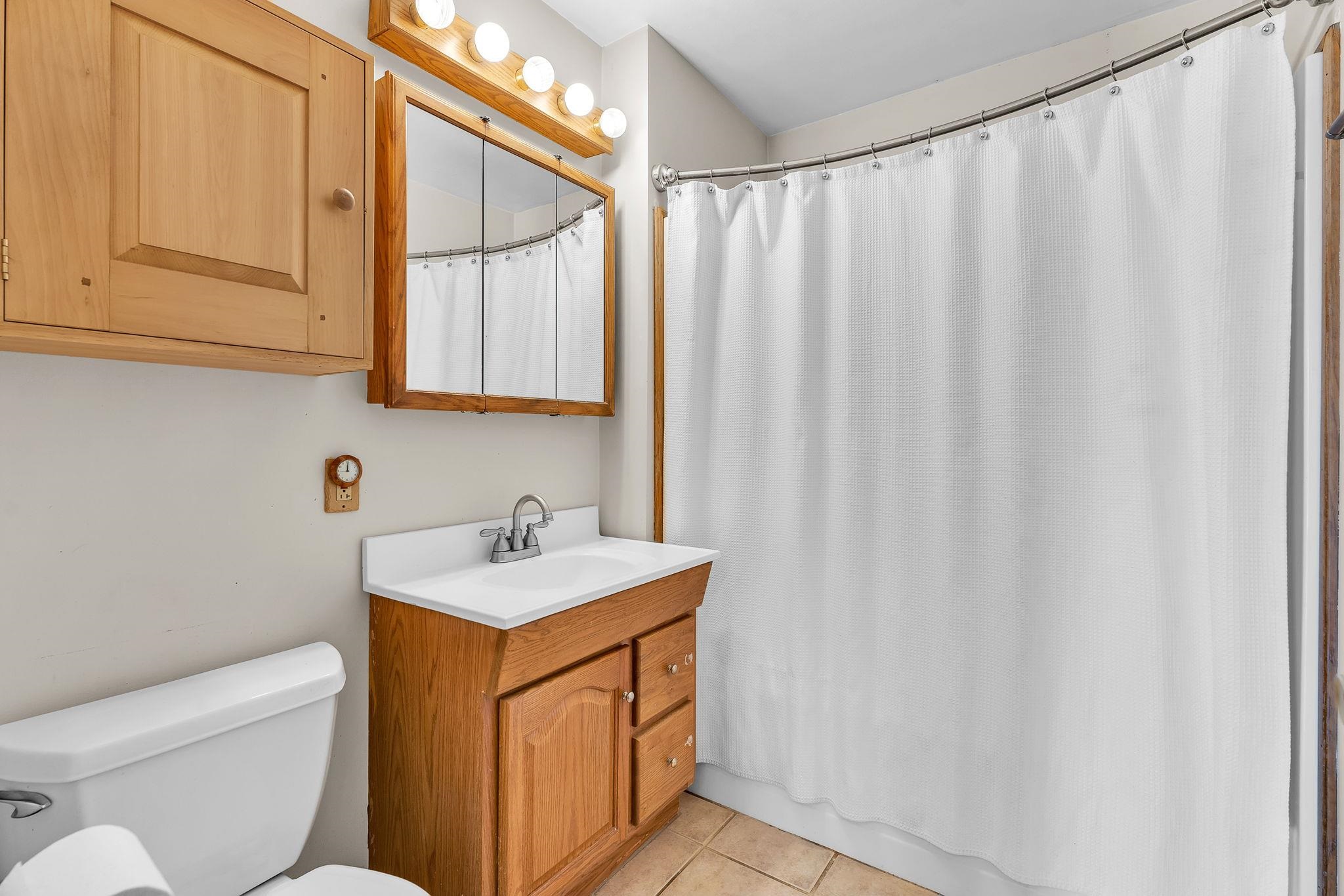Full bath - main level