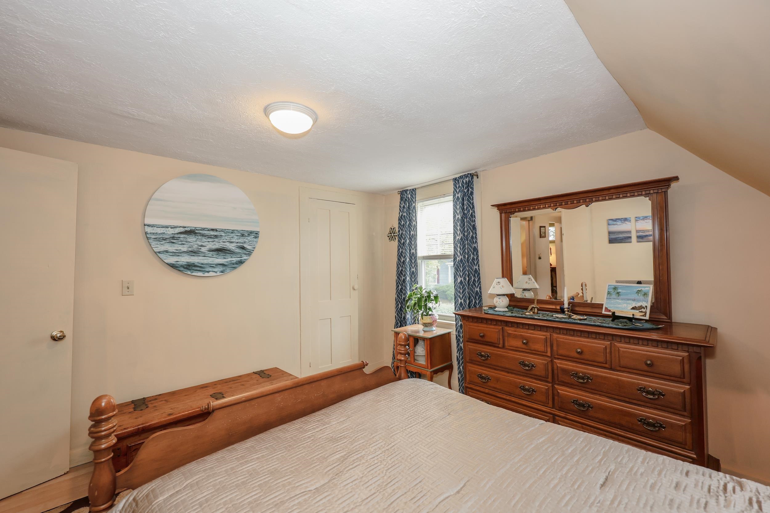 Guest bedroom with walk-in closet
