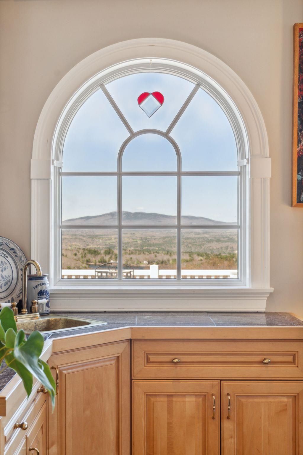 Wetbar with mountain view 23137203