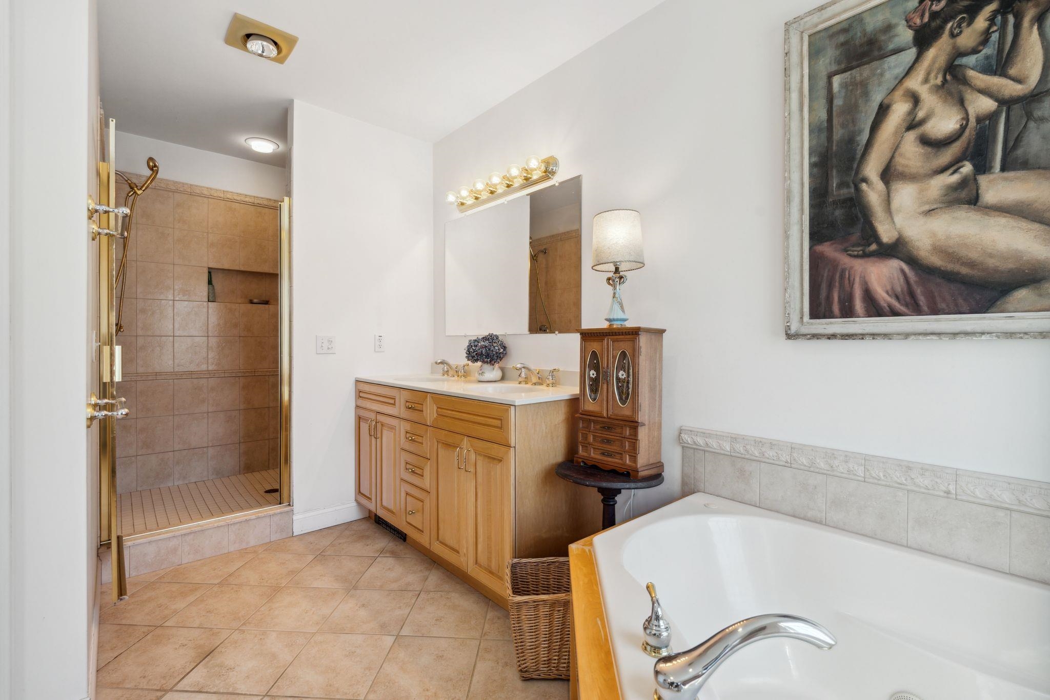 Primary bath with separate hower and tub 23137289