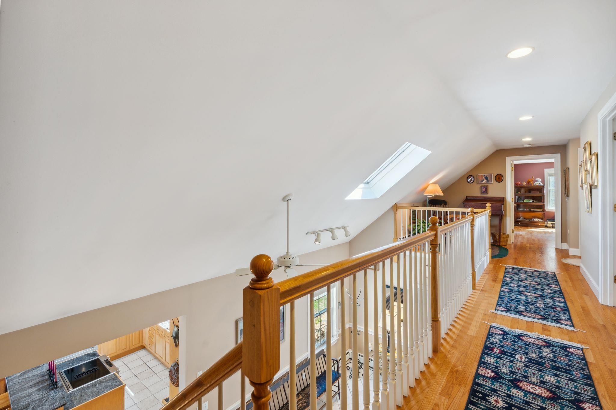 Upstairs hall 23137348
