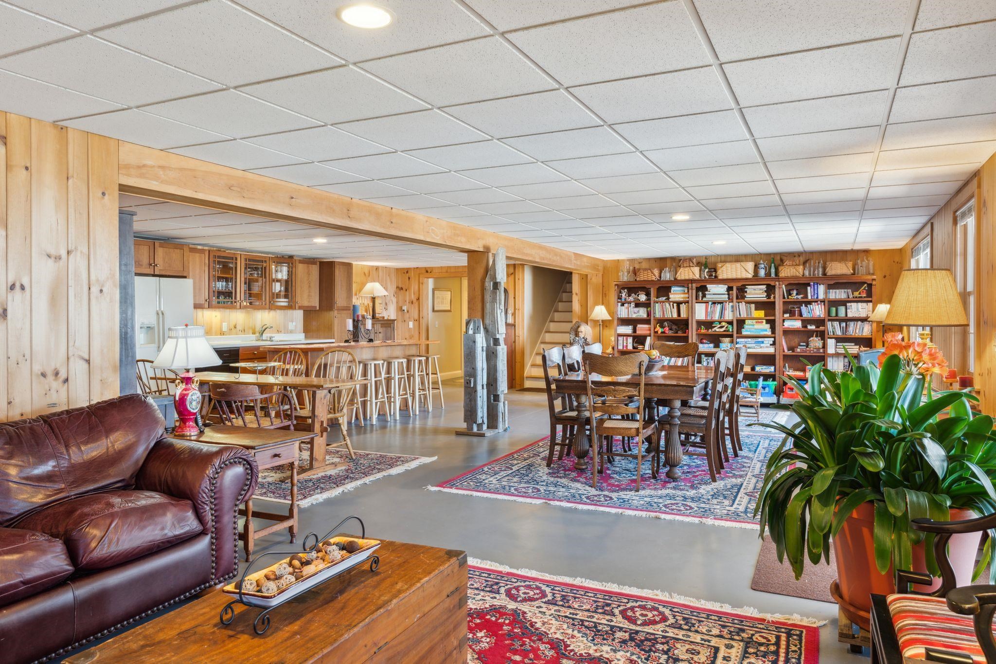 Media space to lower level dining and kitchen 23137207