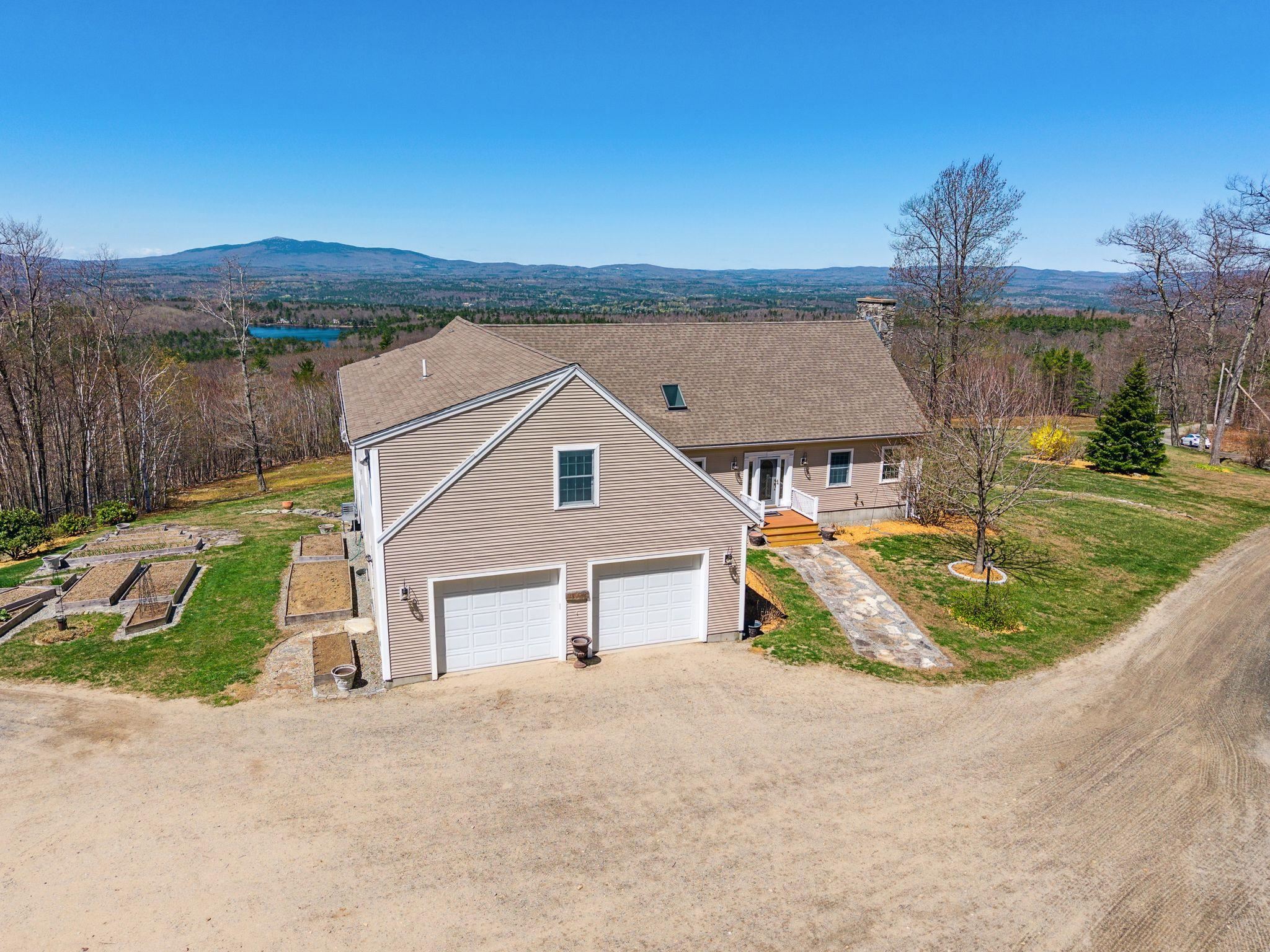 Sweeping view 23136992