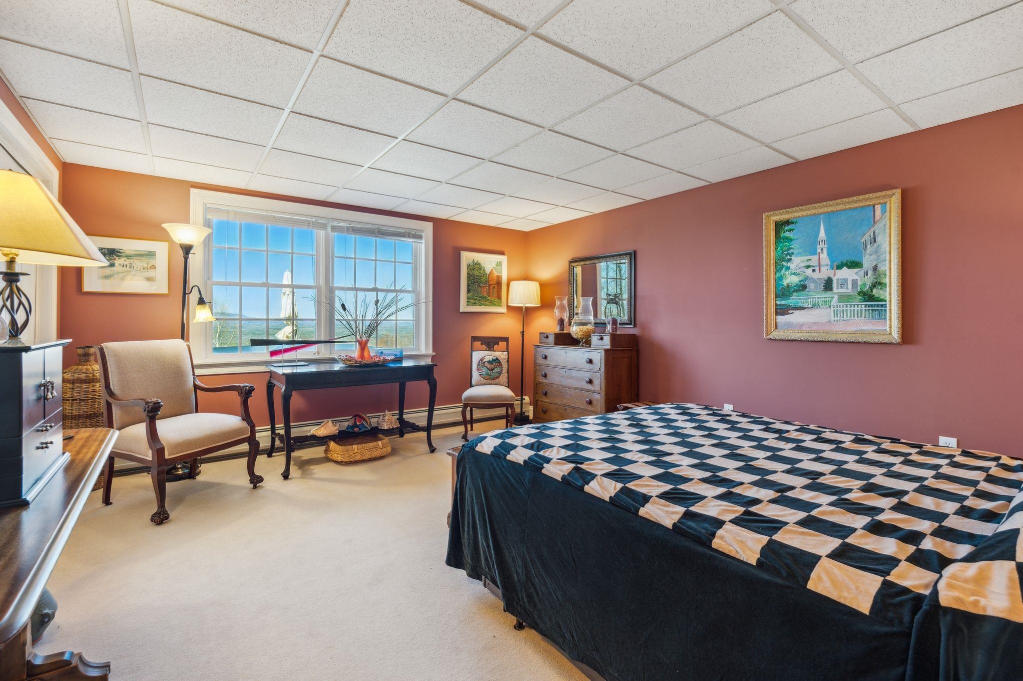 Guest bedroom 23137286