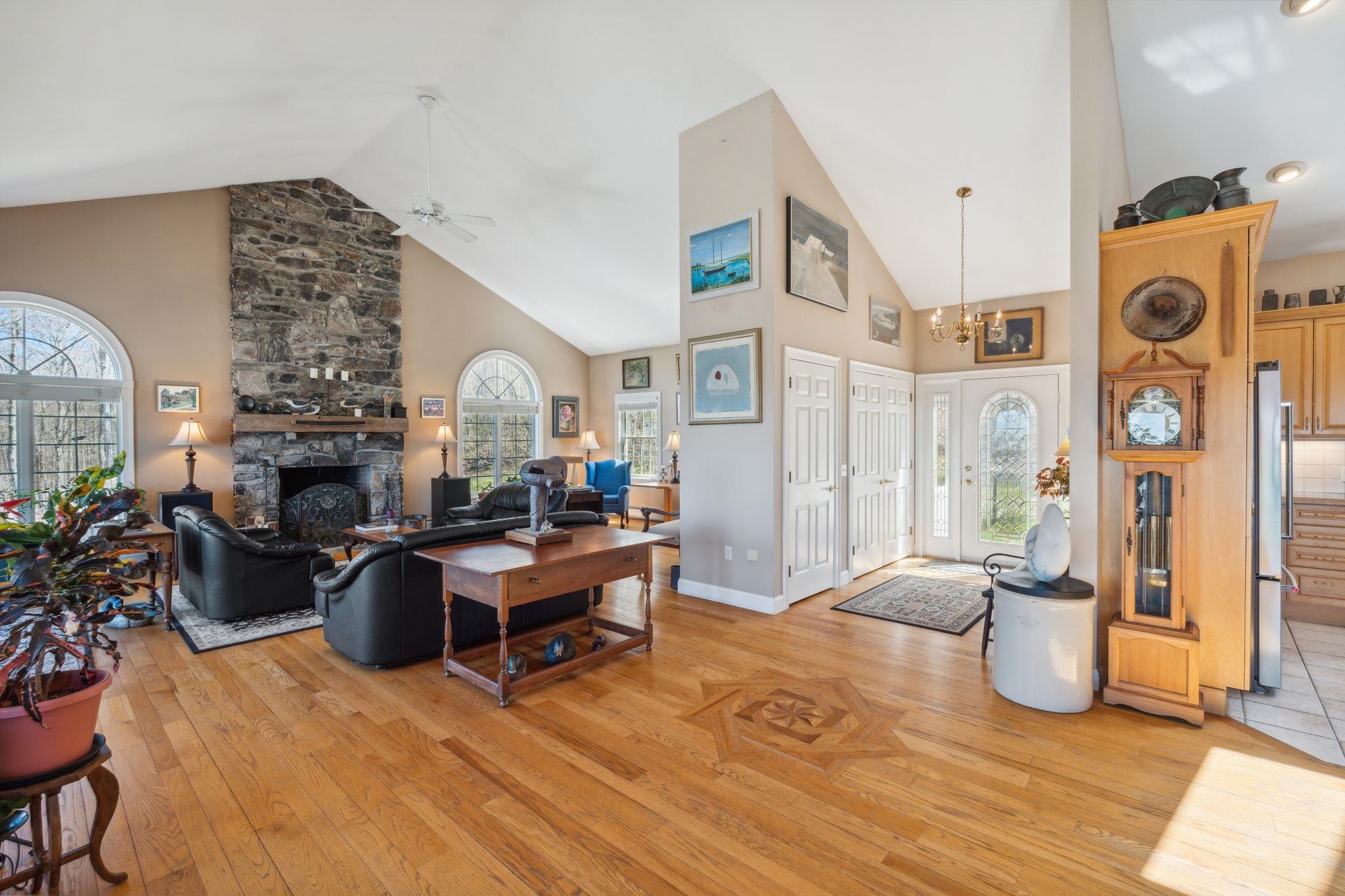 Vaulted, open concept living area 23137201