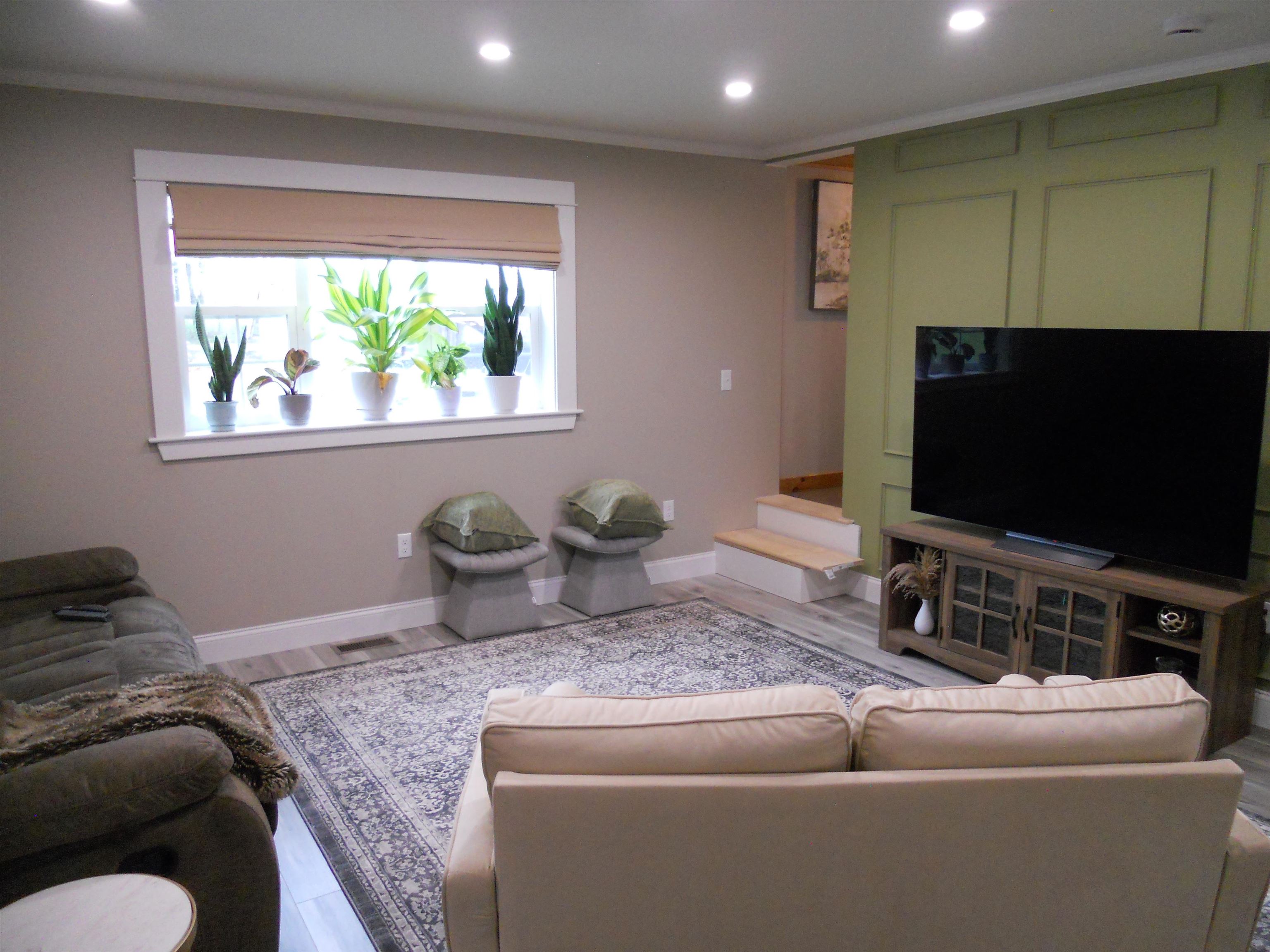 Great Accent Wall and Bay Window