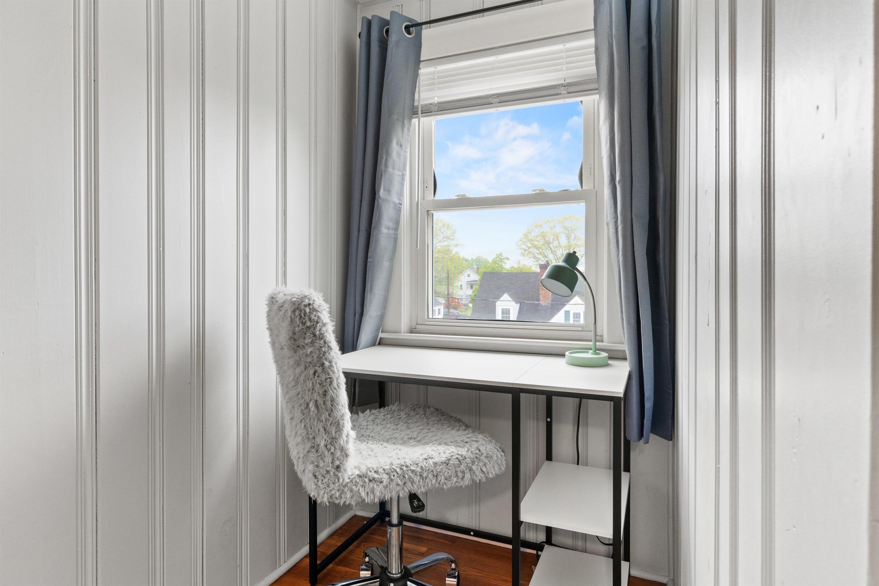 Fully dormered creates a nice nook! 23152229