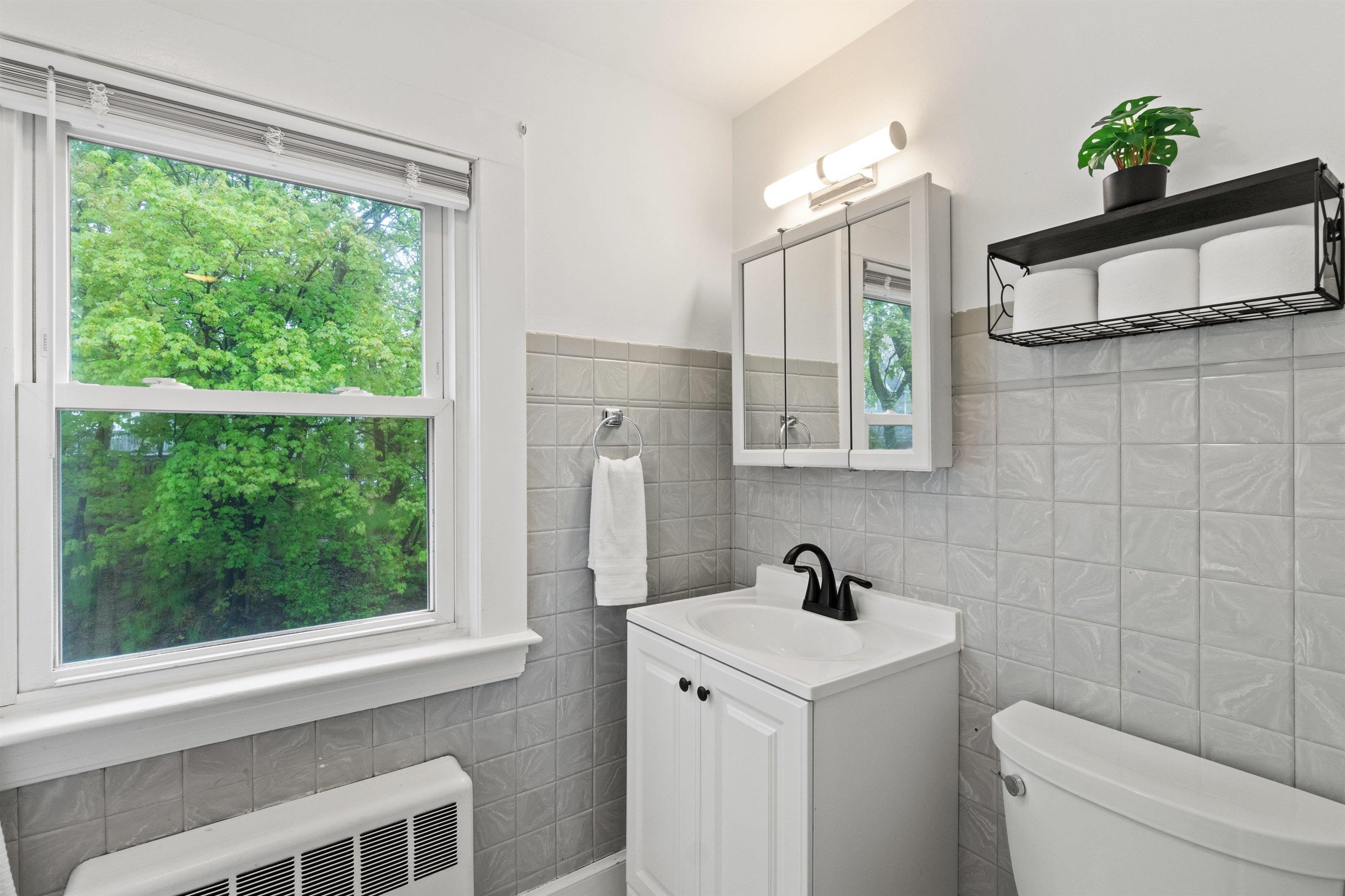 Lovely & tasteful full bathroom upstairs. 23152231