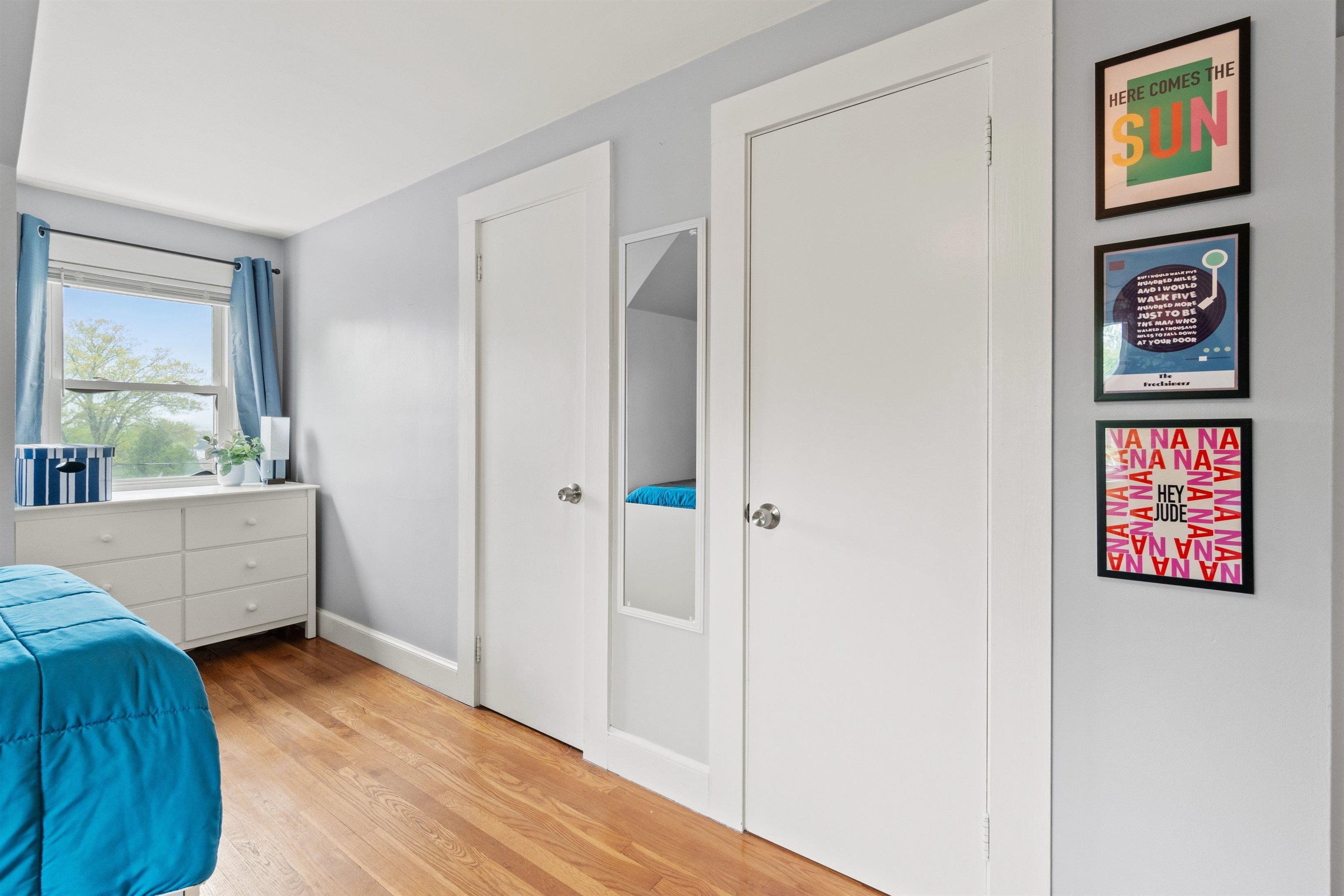 Again, plenty of closets! 23152233