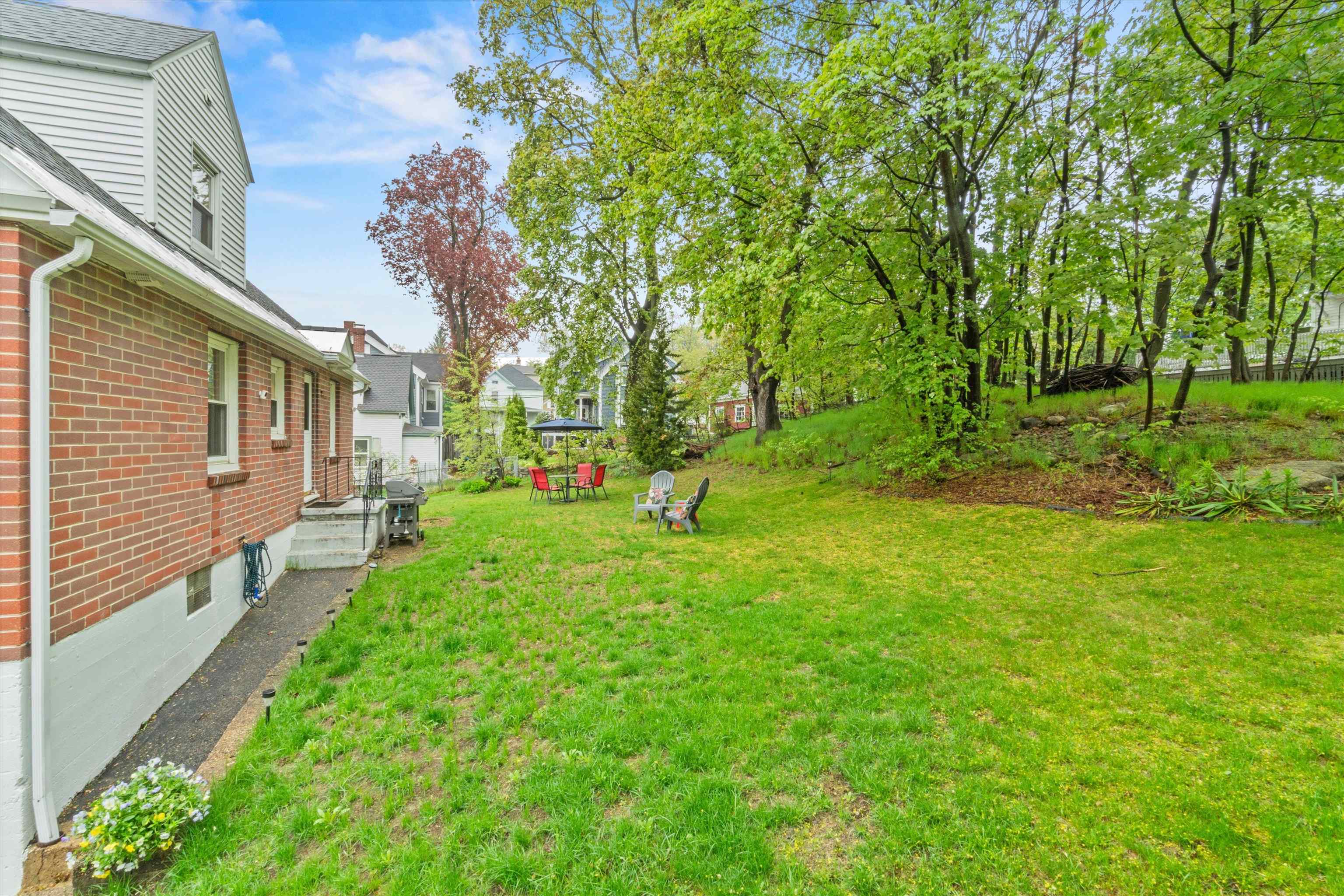 Plenty of yard space for all to enjoy! Cornhole? 23155910