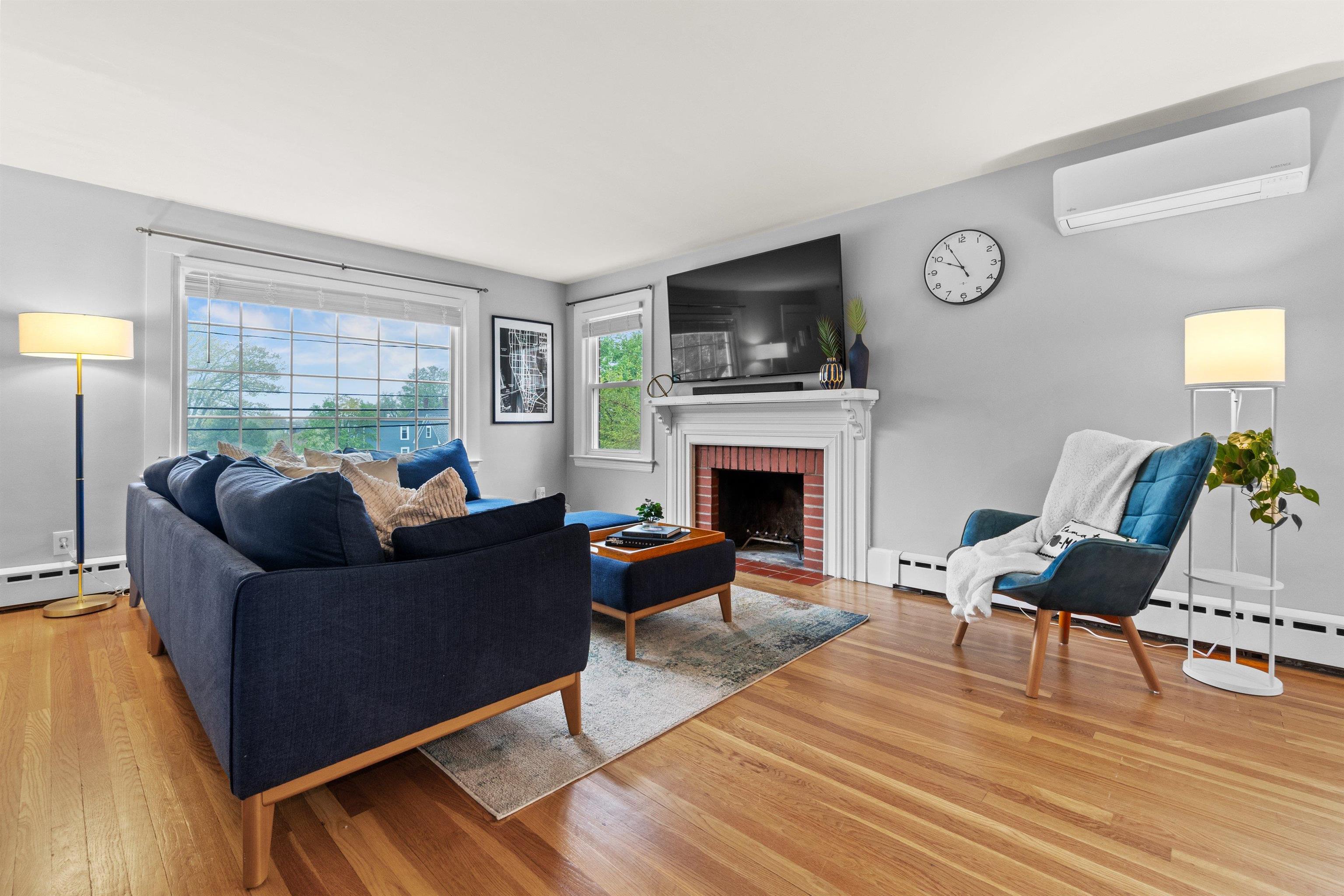 The huge picture window on the front allows so much natural light to flow! 23152211