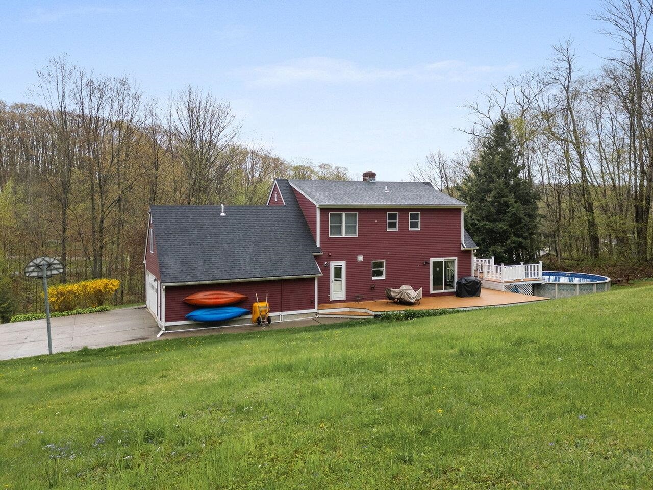 Garage with Large Driveway!