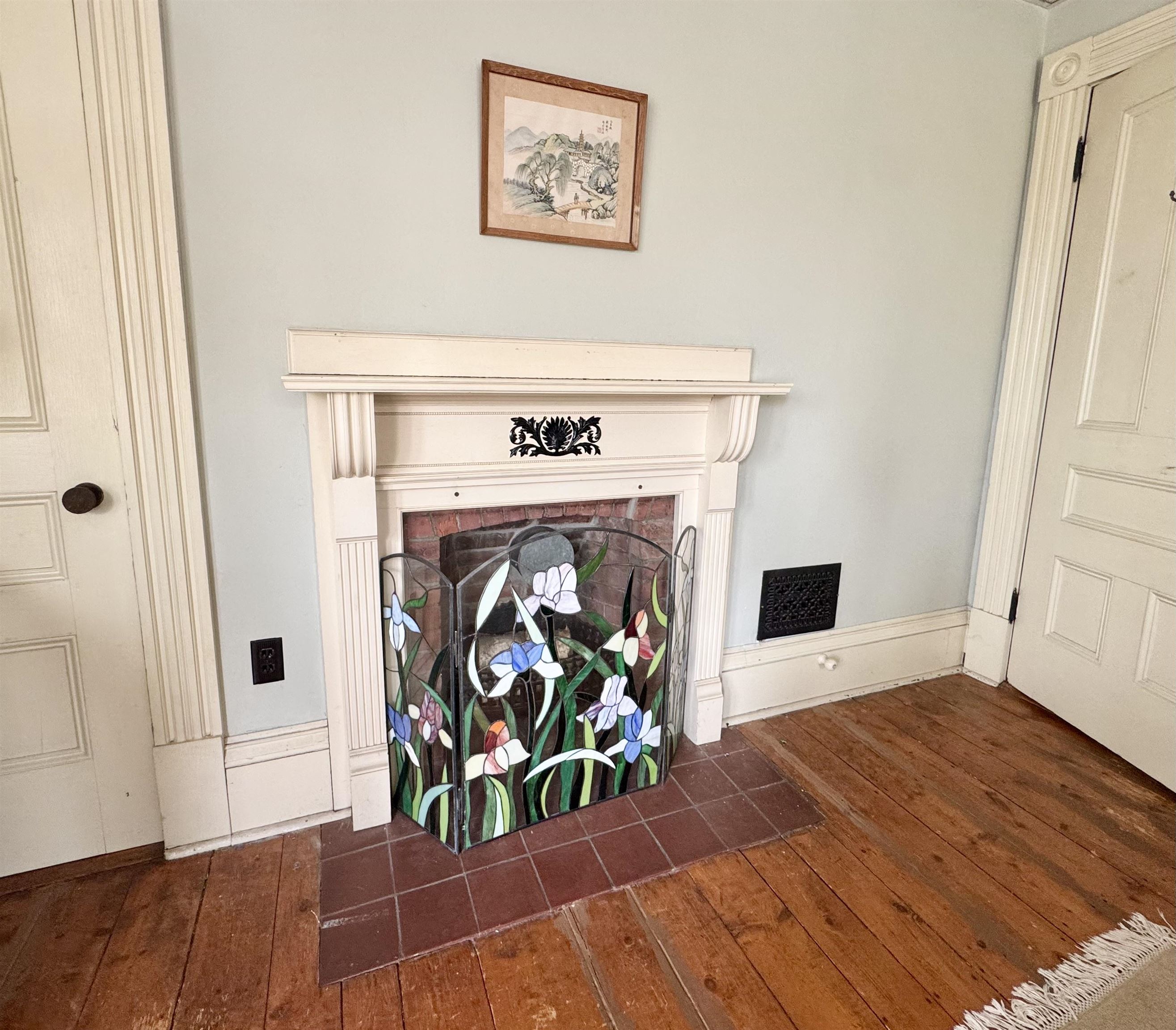 Bedroom 4 - Fireplace 23079281