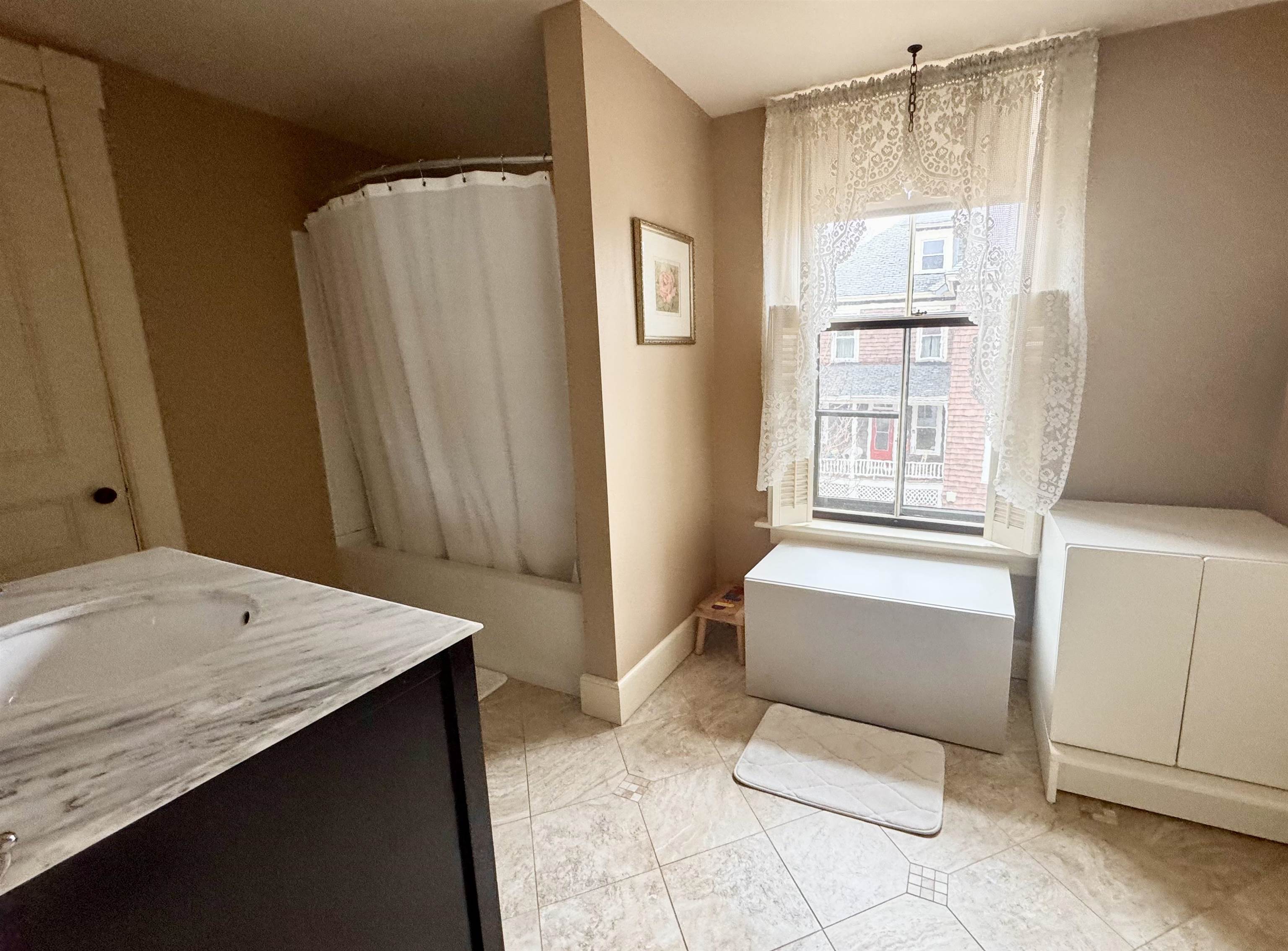 Second floor full bath - connected to bedroom 1; exits into hallway 22915130