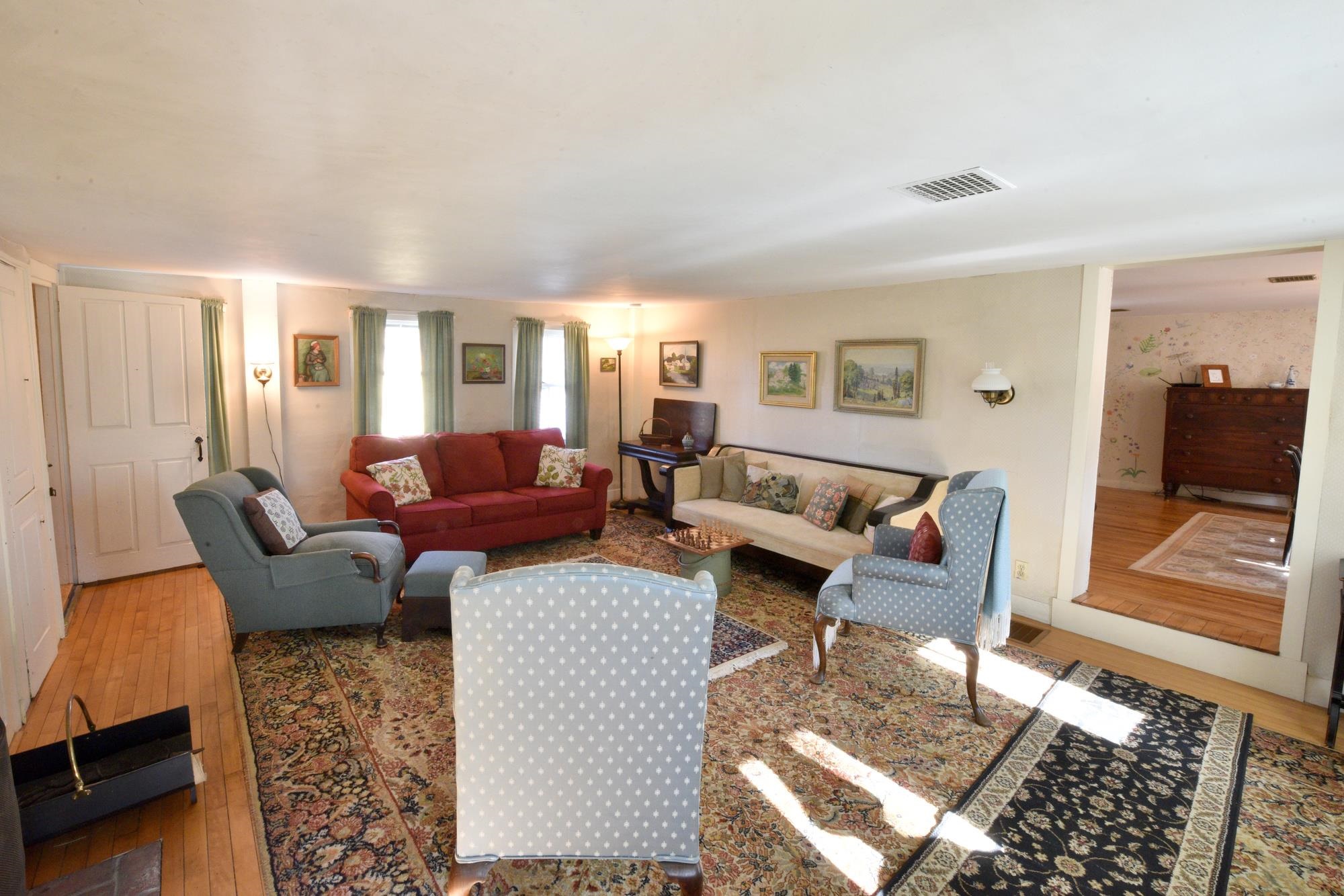 Home is being sold with almost everything you see 23164639